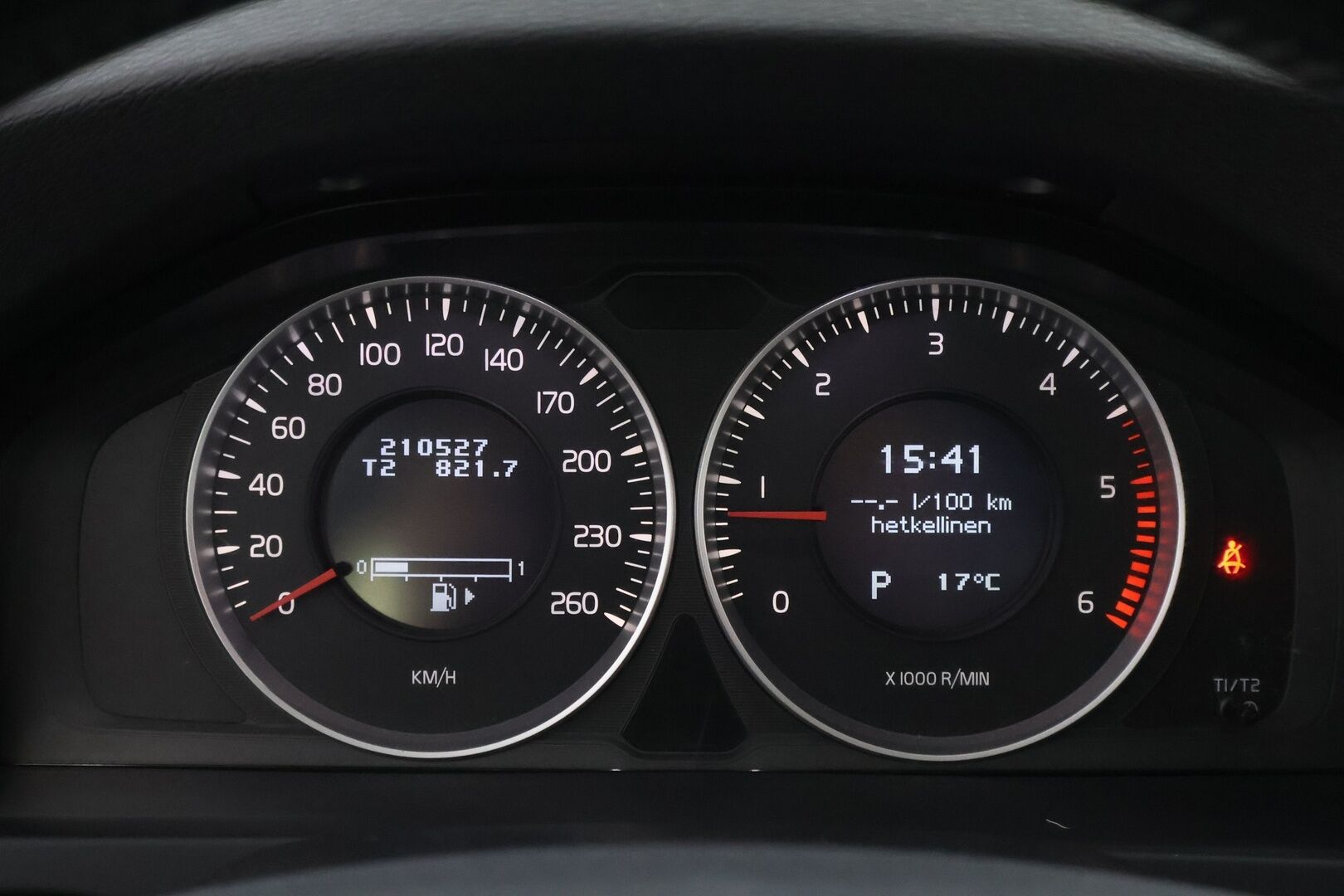 Volvo S60 2011 D3 Momentum Business aut * Suomiauto / Kauko Webasto / Vetokoukku / Vaaleat Puolinahat / Xenon / Vakkari - Juuri katsastettu / Jakopää juuri tehty / Siisti!