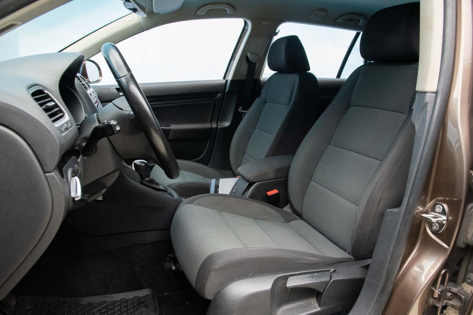 Volkswagen Golf 2011 Variant Comfortline 1.2 TSI 77 kW DSG -YritysOutlet - Myydään vain yrityksille - - Koukku | Xenon | Vakkari | Lohkolämmitin | Ketju vaihdettu | Juuri katsastettu