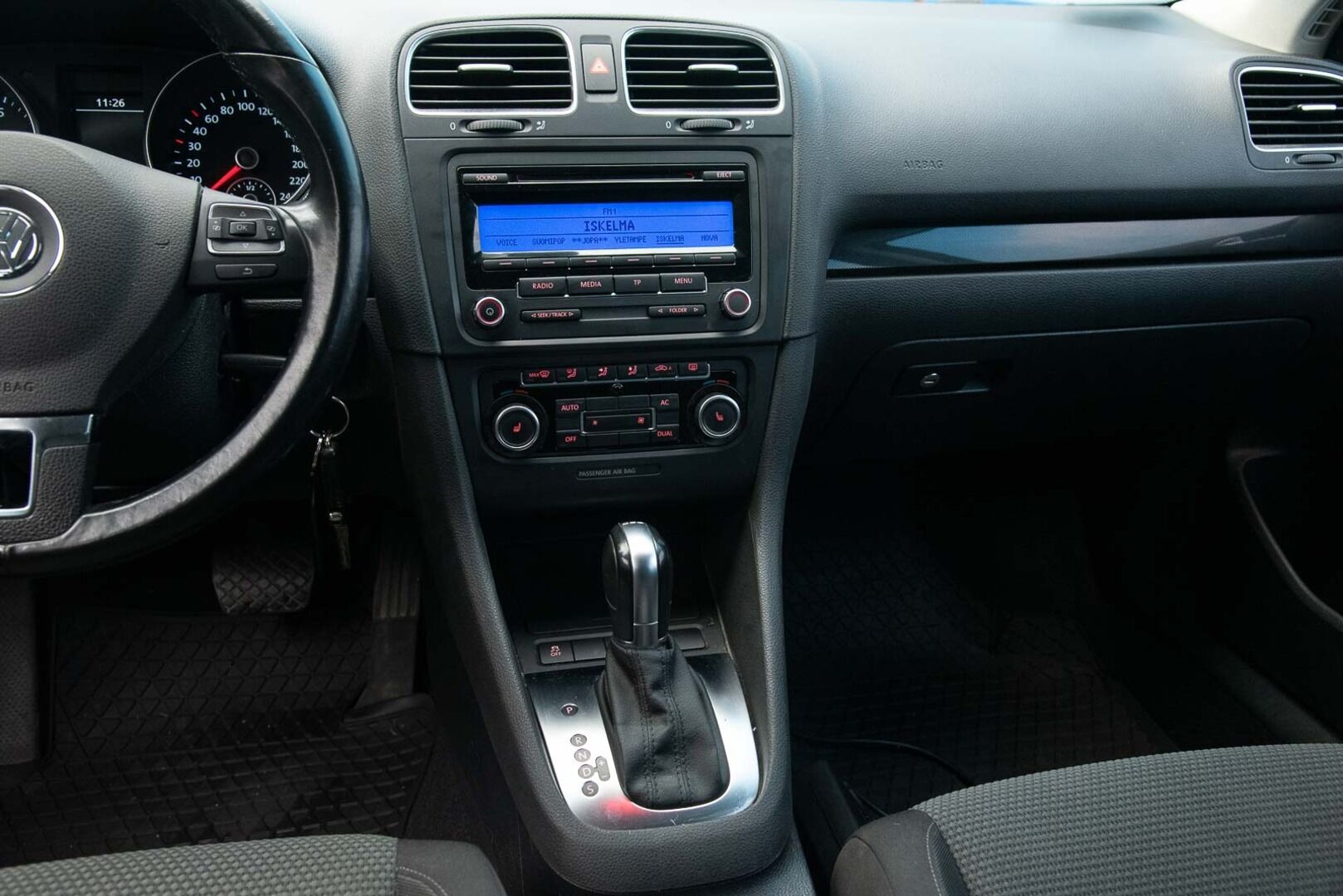 Volkswagen Golf 2011 Variant Comfortline 1.2 TSI 77 kW DSG -YritysOutlet - Myydään vain yrityksille - - Koukku | Xenon | Vakkari | Lohkolämmitin | Ketju vaihdettu | Juuri katsastettu