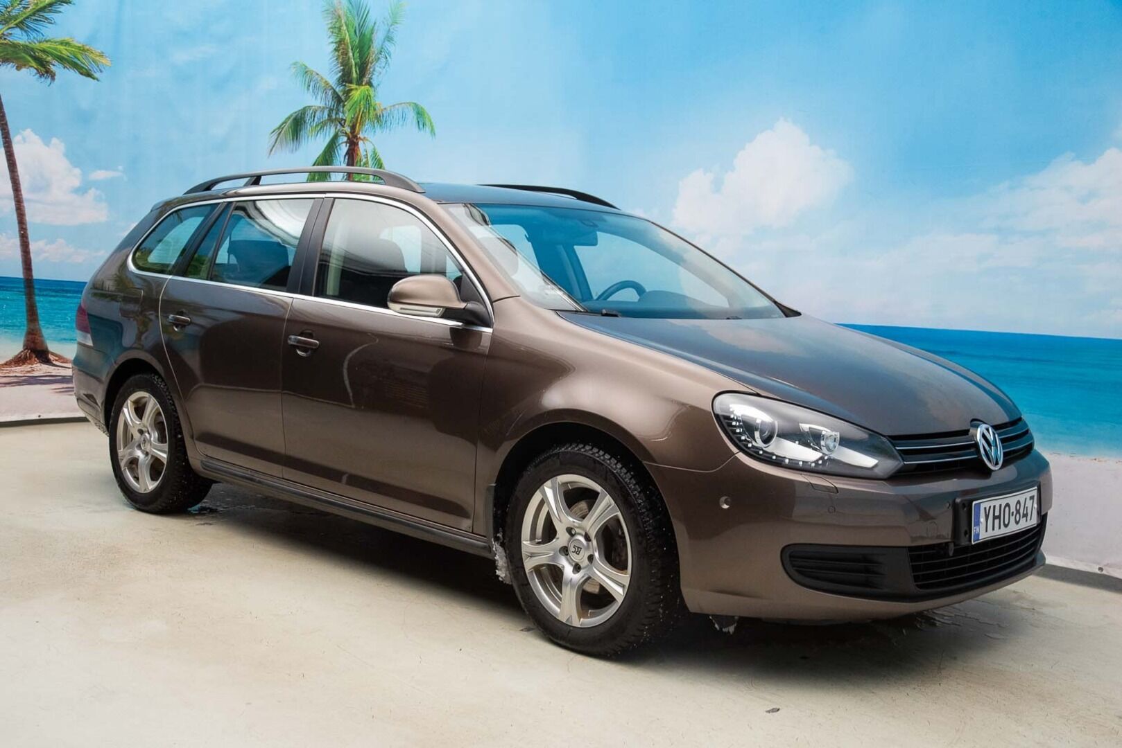 Volkswagen Golf 2011 Variant Comfortline 1.2 TSI 77 kW DSG -YritysOutlet - Myydään vain yrityksille - - Koukku | Xenon | Vakkari | Lohkolämmitin | Ketju vaihdettu | Juuri katsastettu