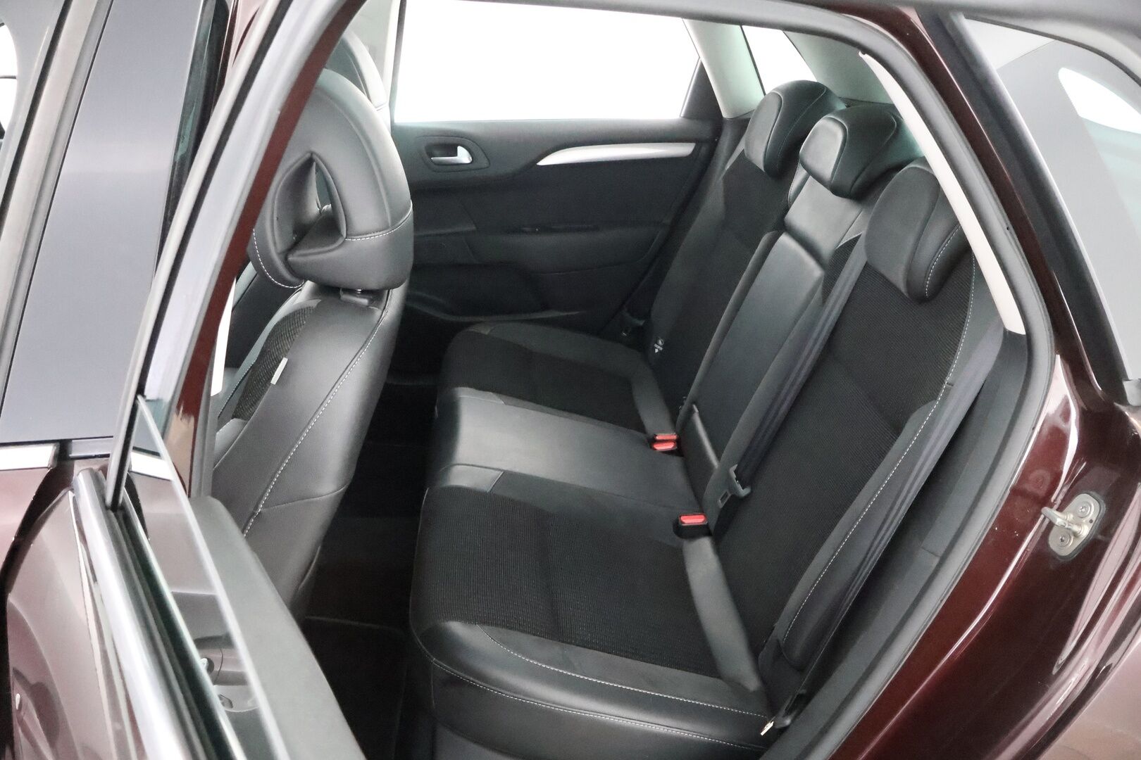 Citroen C4 2011 HDi 150 Exclusive - Suomiauto / Navi / BLIS / Lasikatto / Hieronta / Puolinahkasisusta / Lohko & Sisäpistoke / Huippuvarusteet / Jakopää tehty!