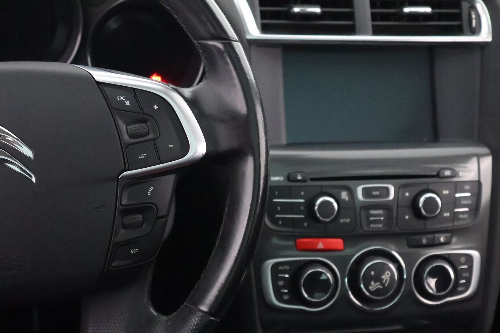 Citroen C4 2011 HDi 150 Exclusive - Suomiauto / Navi / BLIS / Lasikatto / Hieronta / Puolinahkasisusta / Lohko & Sisäpistoke / Huippuvarusteet / Jakopää tehty!