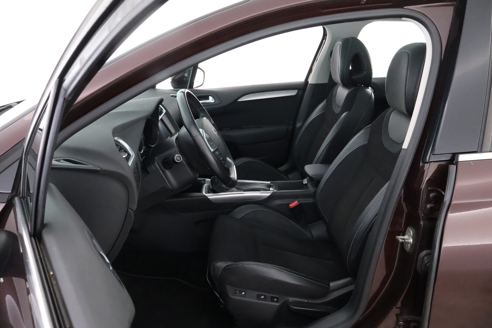 Citroen C4 2011 HDi 150 Exclusive - Suomiauto / Navi / BLIS / Lasikatto / Hieronta / Puolinahkasisusta / Lohko & Sisäpistoke / Huippuvarusteet / Jakopää tehty!
