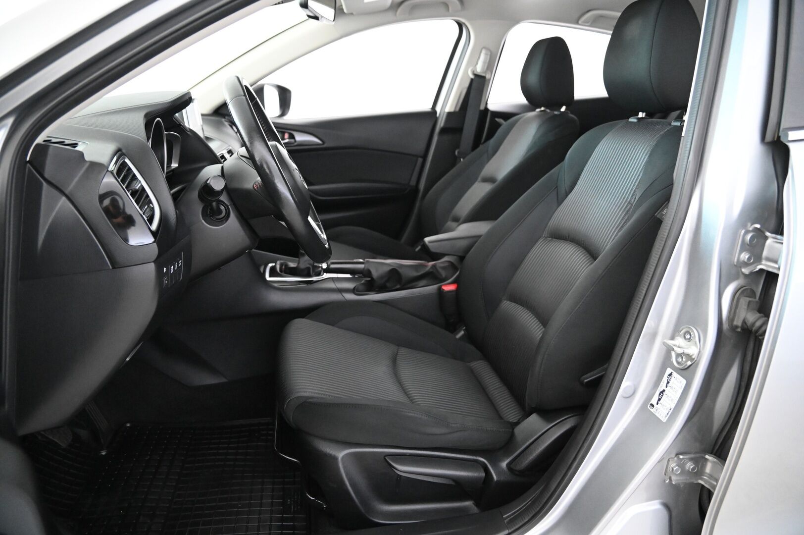 Mazda Mazda3 2014 5HB 2,0 (120) SKYACTIV-G Premium 6MT 5ov DG1 **Vakkari / P.tutka / Bluetooth / Lohkolämmitin / Autom.ilmastointi** - Suomi-auto / Apple&Android 