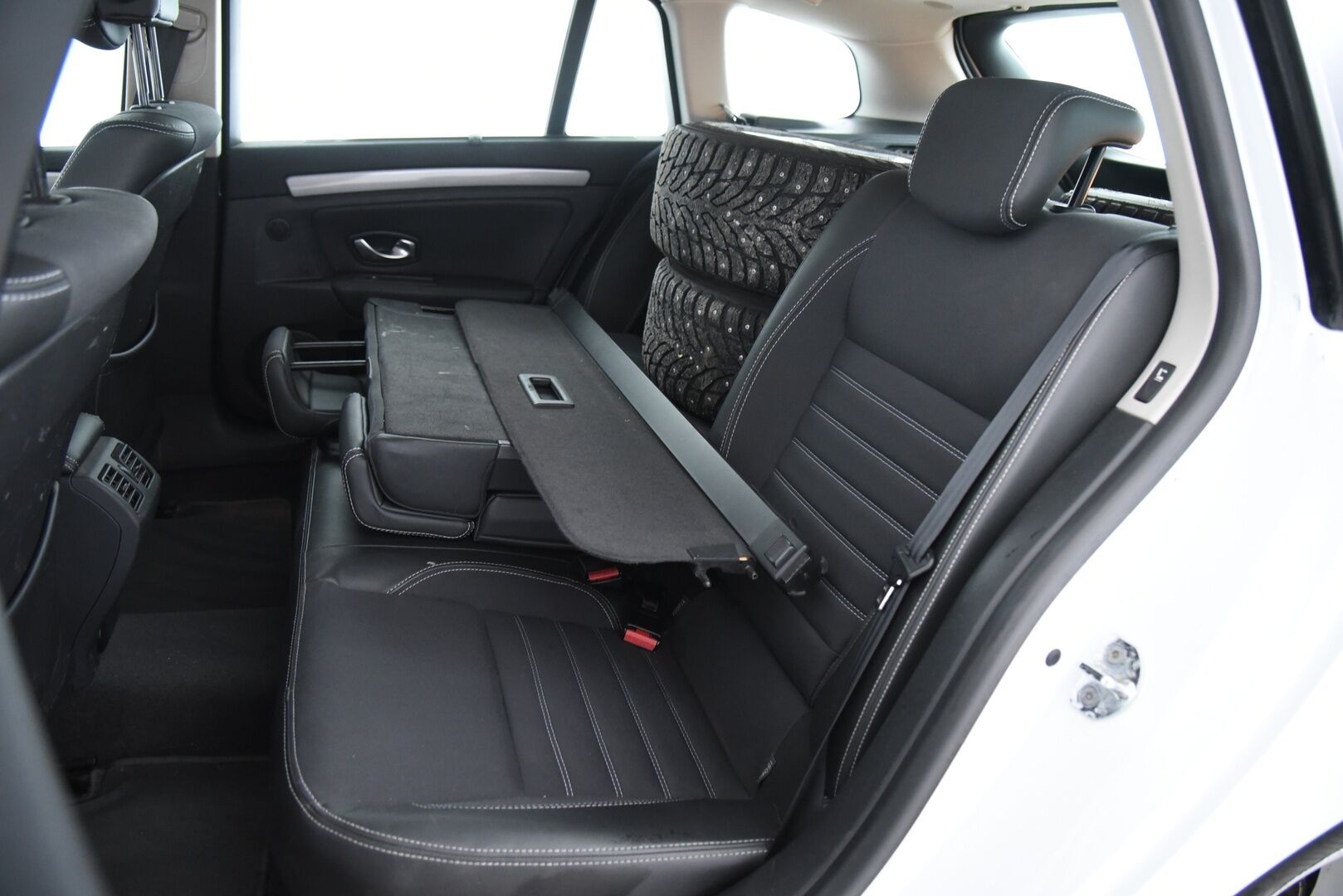 Renault Laguna 2011 Sport Tourer 2,0 Dynamique Business / - YritysOutlet - Myydään vain yrityksille - - YritysOutlet - Myydään vain yrityksille