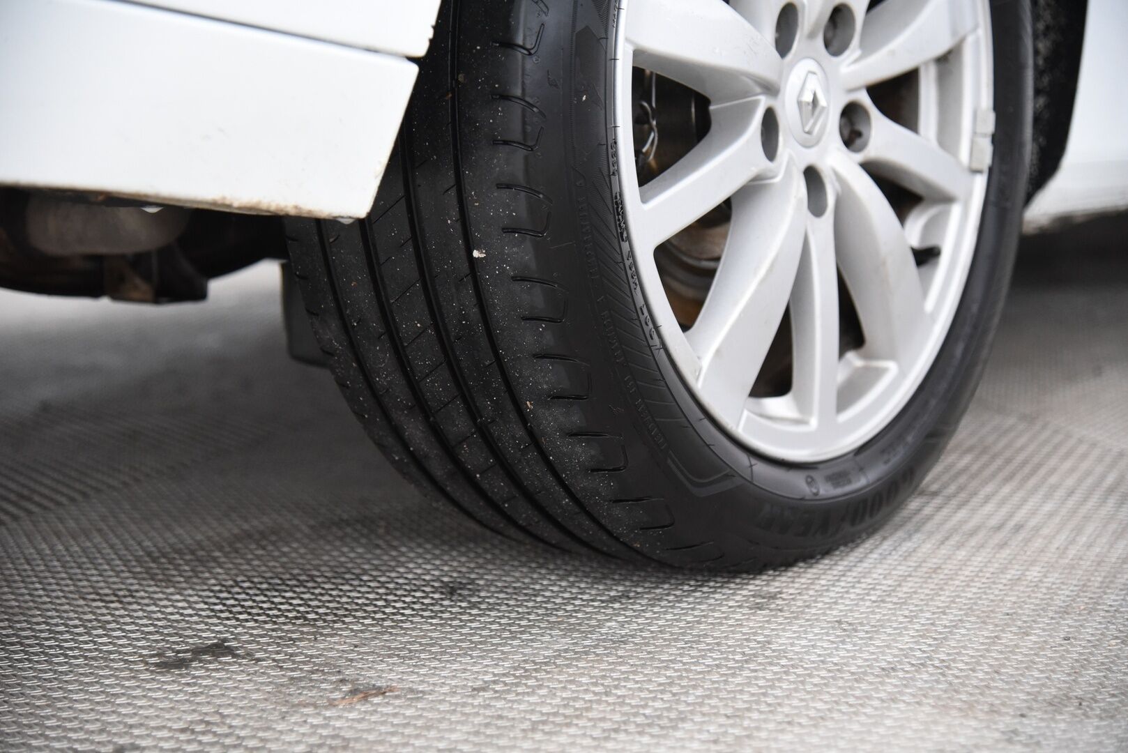 Renault Laguna 2011 Sport Tourer 2,0 Dynamique Business / - YritysOutlet - Myydään vain yrityksille - - YritysOutlet - Myydään vain yrityksille