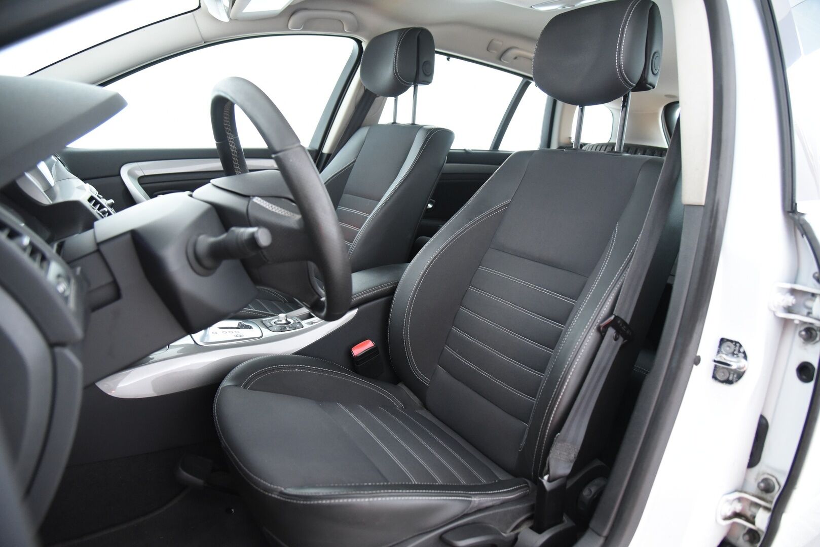 Renault Laguna 2011 Sport Tourer 2,0 Dynamique Business / - YritysOutlet - Myydään vain yrityksille - - YritysOutlet - Myydään vain yrityksille