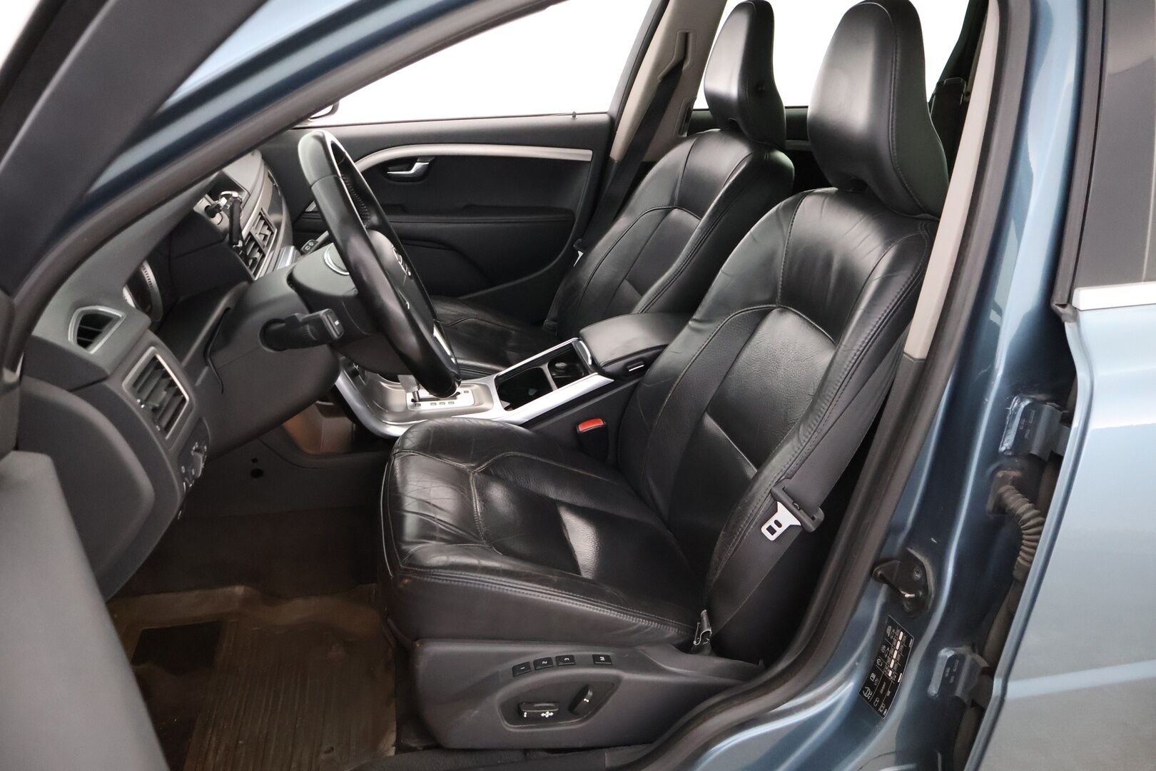 Volvo V70 2011 D3 Summum Taksi aut - MYYDÄÄN HUUTOKAUPAT.COM!