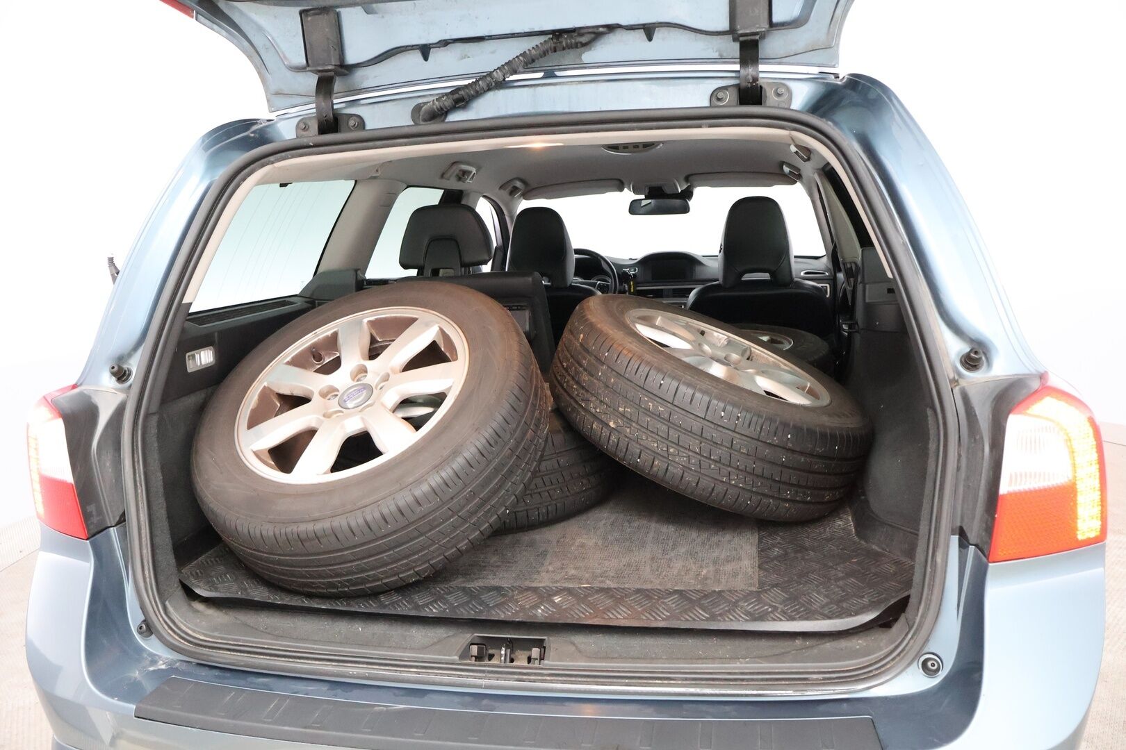 Volvo V70 2011 D3 Summum Taksi aut - MYYDÄÄN HUUTOKAUPAT.COM!