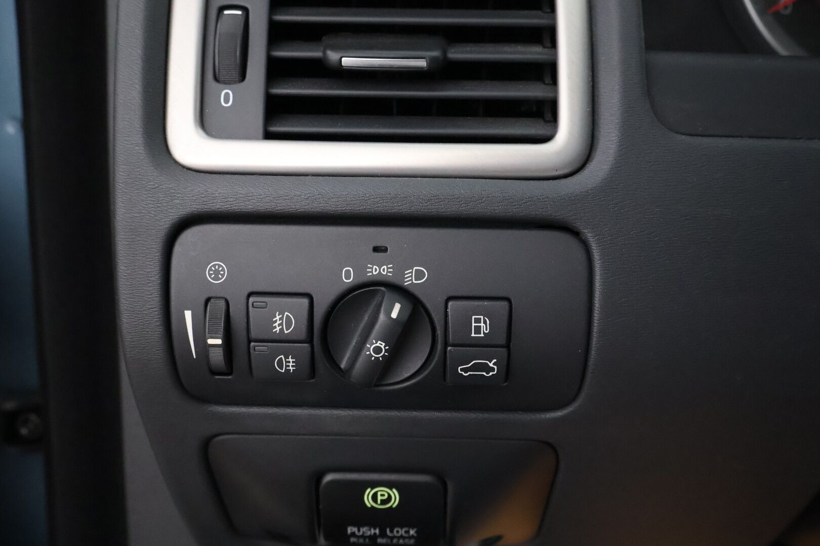 Volvo V70 2011 D3 Summum Taksi aut - MYYDÄÄN HUUTOKAUPAT.COM!
