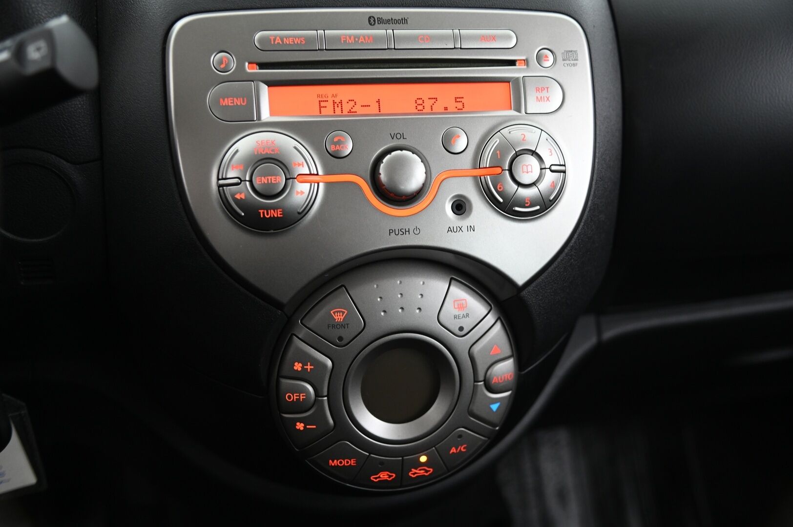 Nissan Micra 2011 5d Acenta 1,2 98hp DIG-S *Tehokkaammalla moottorilla / Paremmalla varustetasolla / Vakkari / Aut.ilmastointi / 2x renkaat - Juuri Huollettu / Juuri Leimattu / Erikoisväri