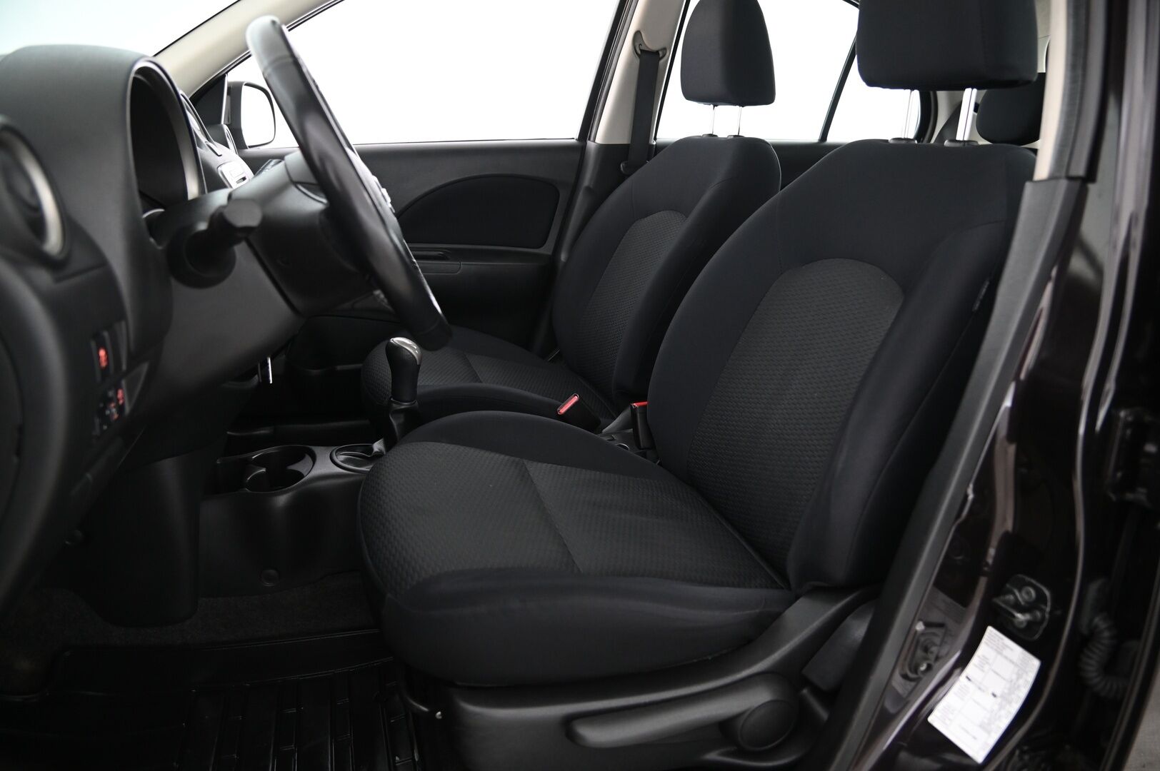 Nissan Micra 2011 5d Acenta 1,2 98hp DIG-S *Tehokkaammalla moottorilla / Paremmalla varustetasolla / Vakkari / Aut.ilmastointi / 2x renkaat - Juuri Huollettu / Juuri Leimattu / Erikoisväri