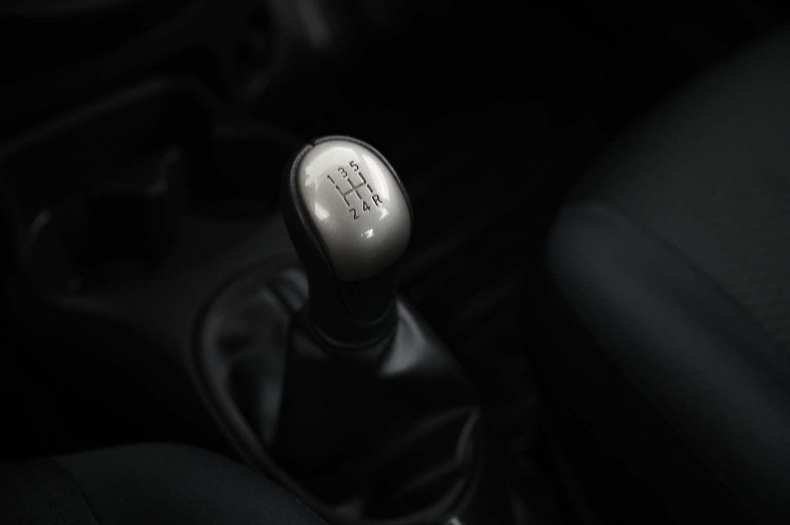 Nissan Micra 2011 5d Acenta 1,2 98hp DIG-S *Tehokkaammalla moottorilla / Paremmalla varustetasolla / Vakkari / Aut.ilmastointi / 2x renkaat - Juuri Huollettu / Juuri Leimattu / Erikoisväri