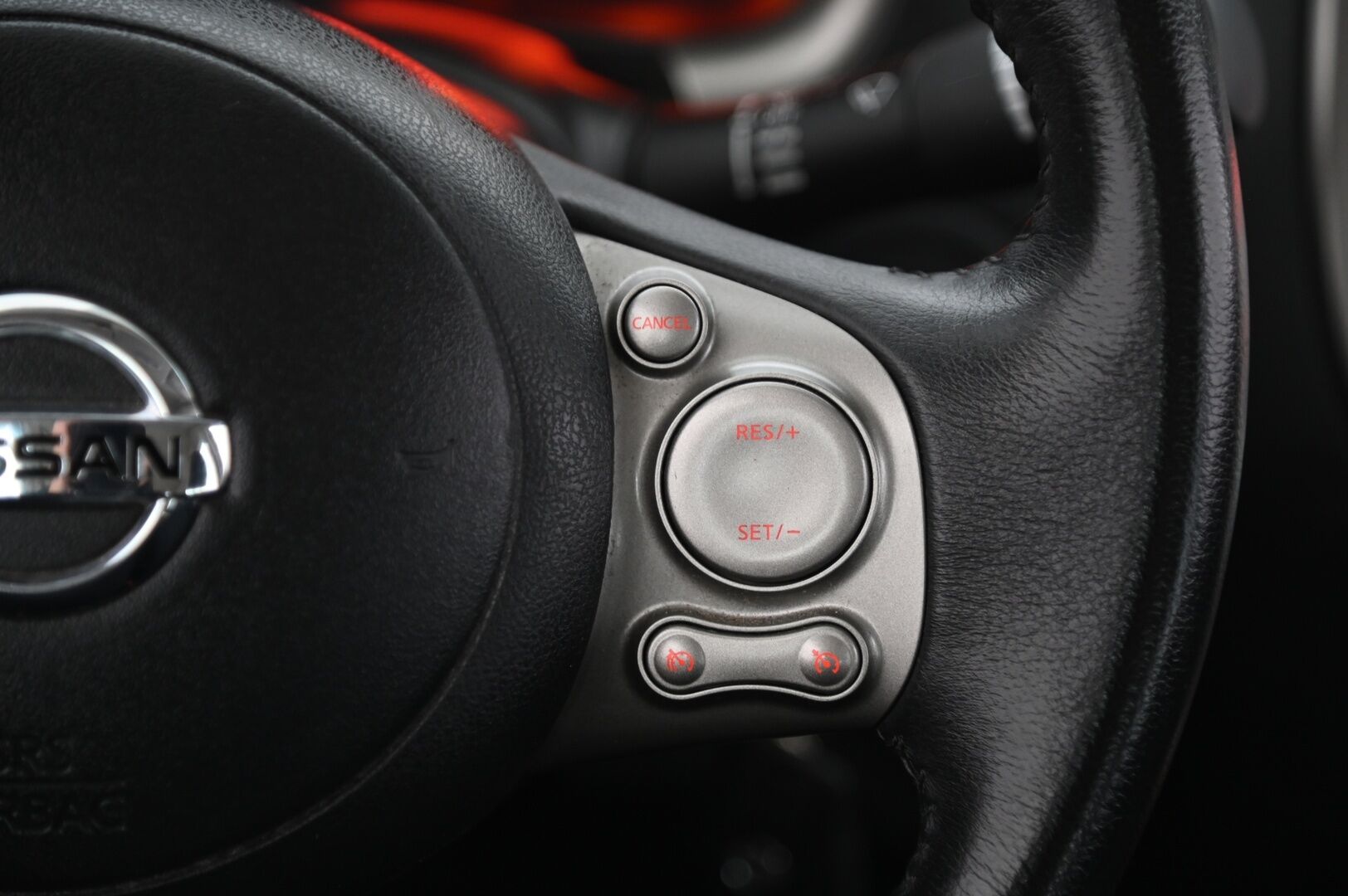 Nissan Micra 2011 5d Acenta 1,2 98hp DIG-S *Tehokkaammalla moottorilla / Paremmalla varustetasolla / Vakkari / Aut.ilmastointi / 2x renkaat - Juuri Huollettu / Juuri Leimattu / Erikoisväri