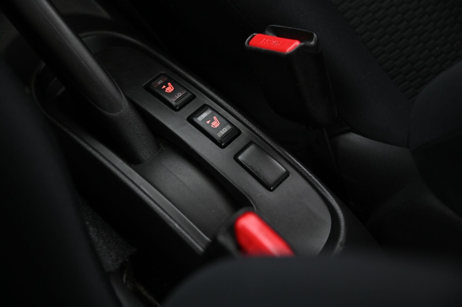 Nissan Micra 2011 5d Acenta 1,2 98hp DIG-S *Tehokkaammalla moottorilla / Paremmalla varustetasolla / Vakkari / Aut.ilmastointi / 2x renkaat - Juuri Huollettu / Juuri Leimattu / Erikoisväri / Uudet kesärenkaat
