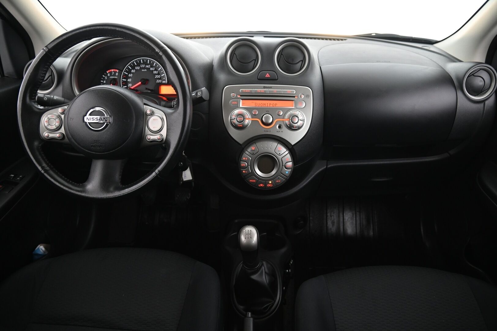 Nissan Micra 2011 5d Acenta 1,2 98hp DIG-S *Tehokkaammalla moottorilla / Paremmalla varustetasolla / Vakkari / Aut.ilmastointi / 2x renkaat - Juuri Huollettu / Juuri Leimattu / Erikoisväri