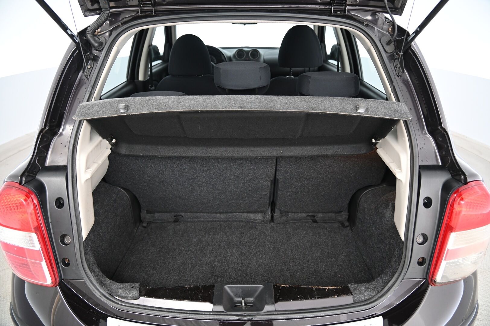 Nissan Micra 2011 5d Acenta 1,2 98hp DIG-S *Tehokkaammalla moottorilla / Paremmalla varustetasolla / Vakkari / Aut.ilmastointi / 2x renkaat - Juuri Huollettu / Juuri Leimattu / Erikoisväri