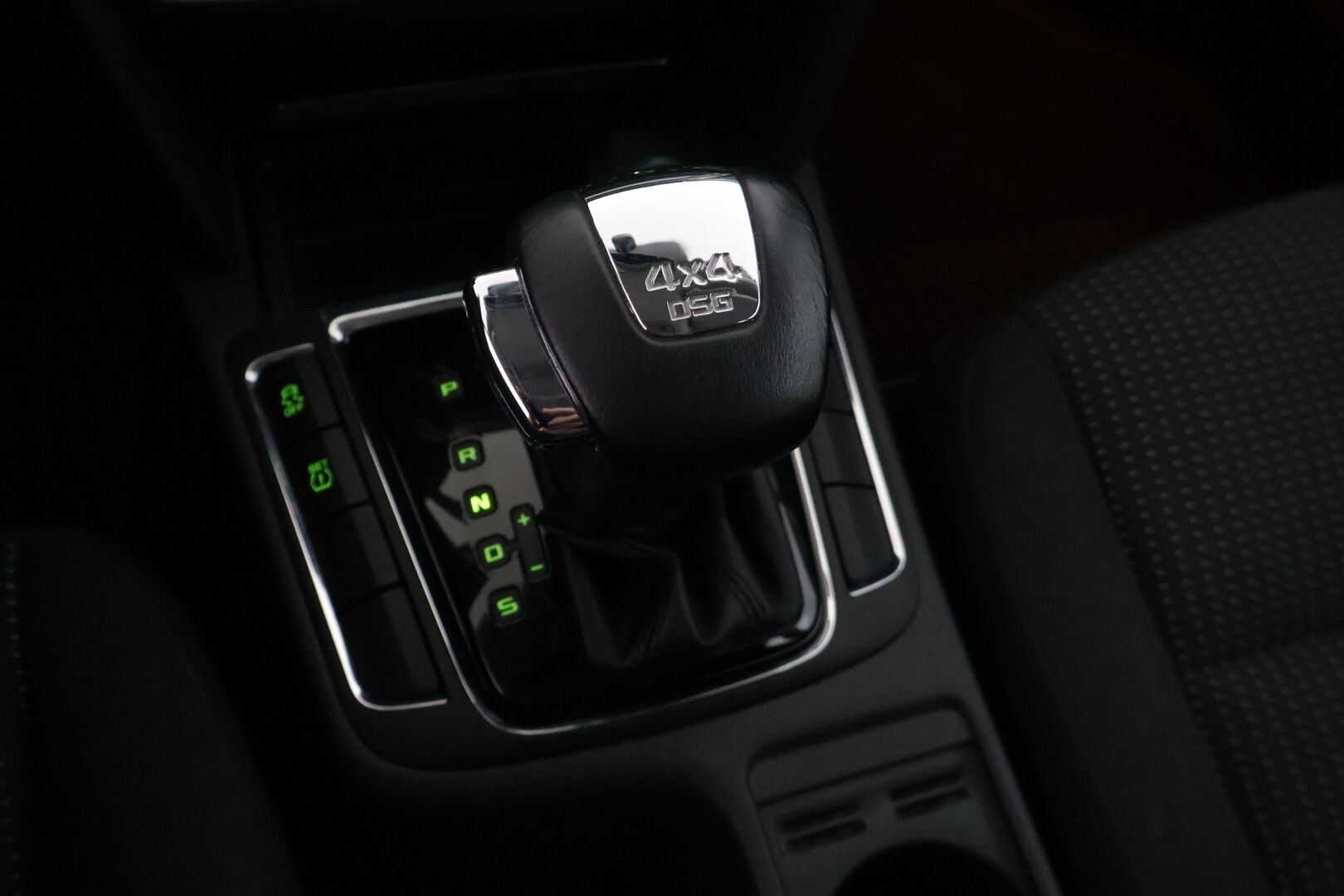 Skoda Superb 2012 2.0 TDI 140 4x4 Comfort DSG Aut. *YritysOutlet - Myydään vain yrityksille* - Katsastuksessa korjauskehotukset. Öljyvuoto voimansiirrosta takaa ja tuulilasi halki.