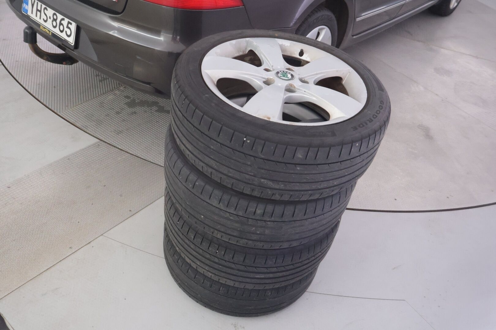 Skoda Superb 2012 2.0 TDI 140 4x4 Comfort DSG Aut. *YritysOutlet - Myydään vain yrityksille* - Katsastuksessa korjauskehotukset. Öljyvuoto voimansiirrosta takaa ja tuulilasi halki.