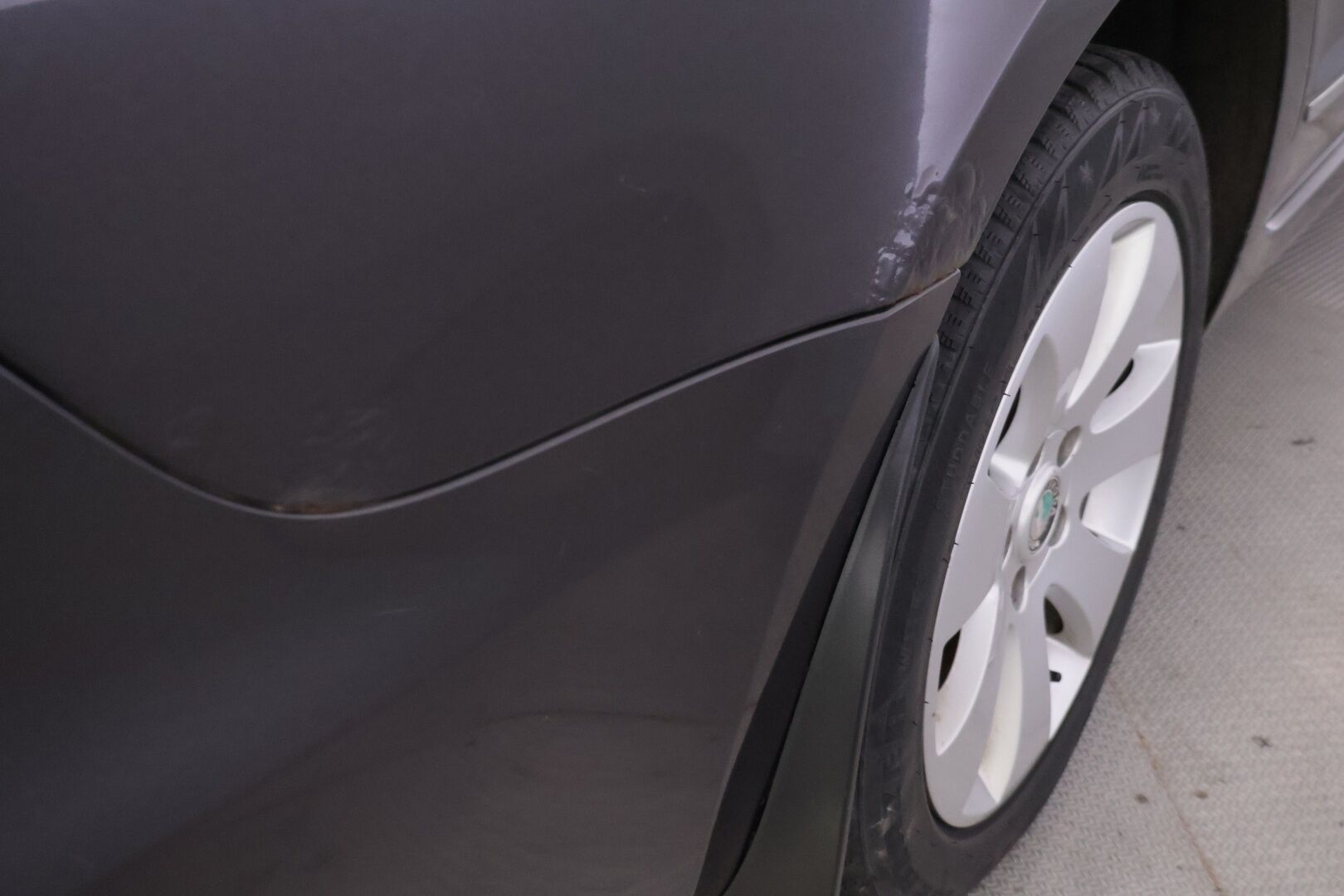 Skoda Superb 2012 2.0 TDI 140 4x4 Comfort DSG Aut. *YritysOutlet - Myydään vain yrityksille* - Katsastuksessa korjauskehotukset. Öljyvuoto voimansiirrosta takaa ja tuulilasi halki.