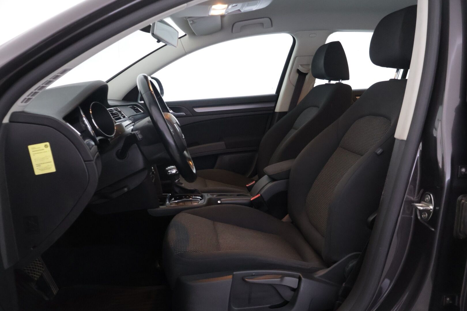 Skoda Superb 2012 2.0 TDI 140 4x4 Comfort DSG Aut. *YritysOutlet - Myydään vain yrityksille* - Katsastuksessa korjauskehotukset. Öljyvuoto voimansiirrosta takaa ja tuulilasi halki.