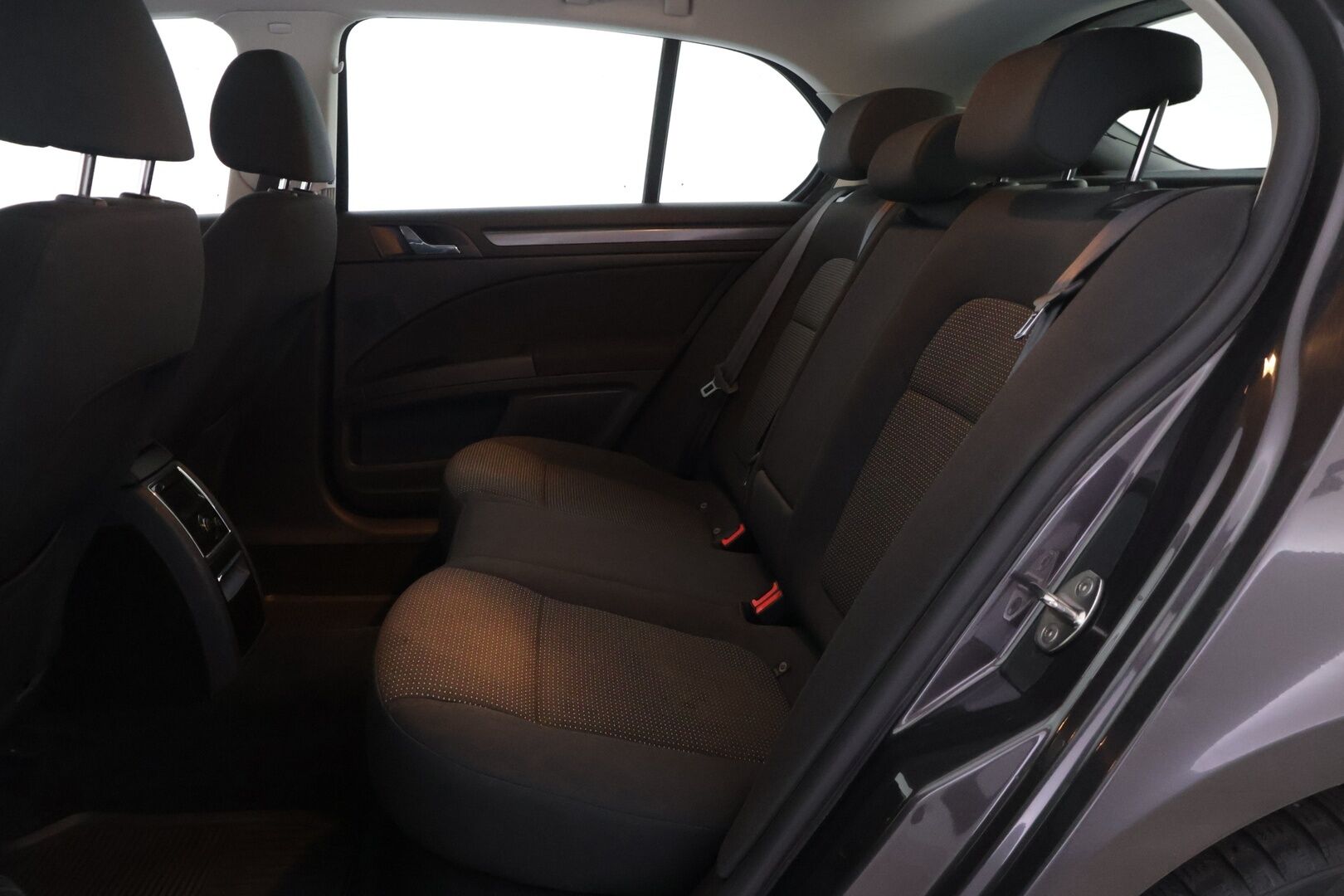 Skoda Superb 2012 2.0 TDI 140 4x4 Comfort DSG Aut. *YritysOutlet - Myydään vain yrityksille* - Katsastuksessa korjauskehotukset. Öljyvuoto voimansiirrosta takaa ja tuulilasi halki.