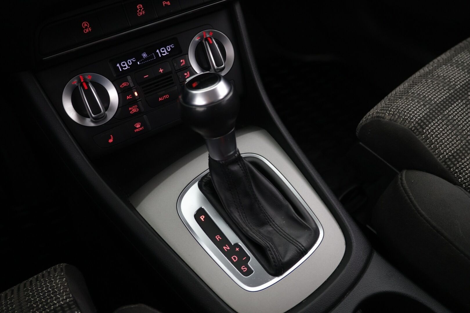 Audi Q3 2012 2,0 TDI quattro S tronic 130 kW Start-Stop Business