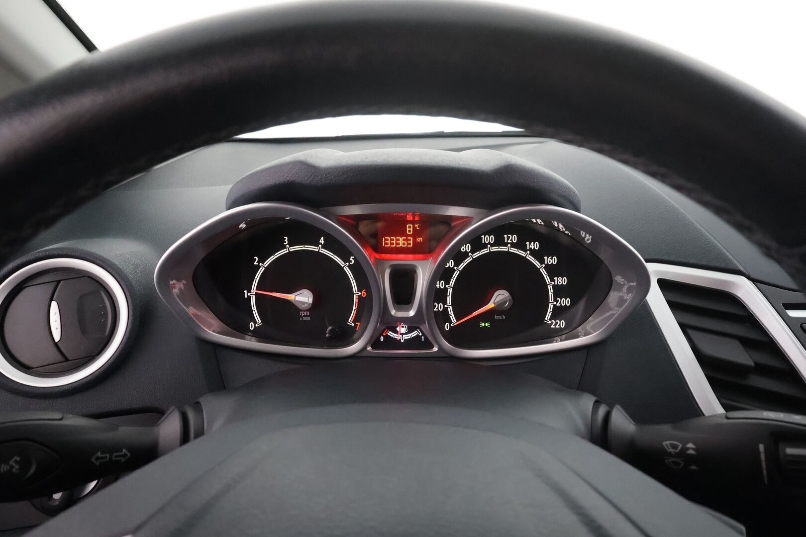 Ford Fiesta 2012 1,6 120 hv Titanium M5 * Lohko&Sisätilanlämmitin / Aut.Ilmastointi / Bluetooth / Lämmittettävä Tuulilasi * - Suomi-auto / Kahdet renkaat aluvanteilla