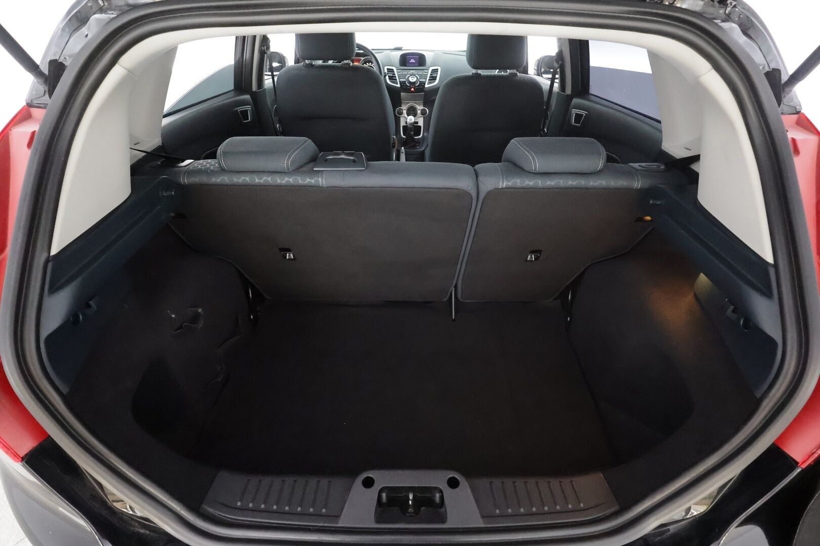 Ford Fiesta 2012 1,6 120 hv Titanium M5 * Lohko&Sisätilanlämmitin / Aut.Ilmastointi / Bluetooth / Lämmittettävä Tuulilasi * - Suomi-auto / Kahdet renkaat aluvanteilla