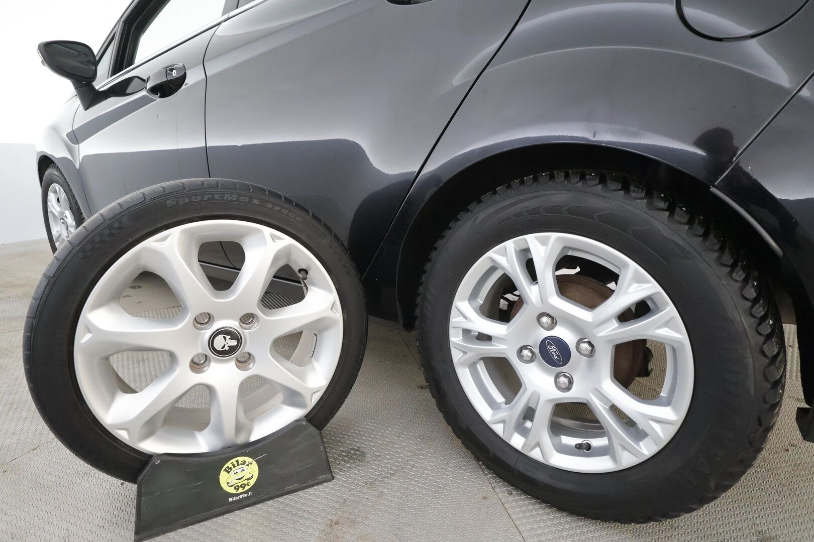 Ford Fiesta 2012 1,6 120 hv Titanium M5 * Lohko&Sisätilanlämmitin / Aut.Ilmastointi / Bluetooth / Lämmittettävä Tuulilasi * - Suomi-auto / Kahdet renkaat aluvanteilla