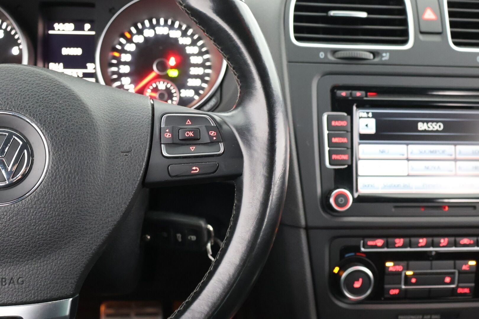 Volkswagen Golf 2012 Highline 1,4 TSI 118 kW, DSG-autom. / Vakkari / Suomi-Auto / Lohko + sis. pistoke / Bluetooth / - Myydään Huutokaupat.com:ssa!