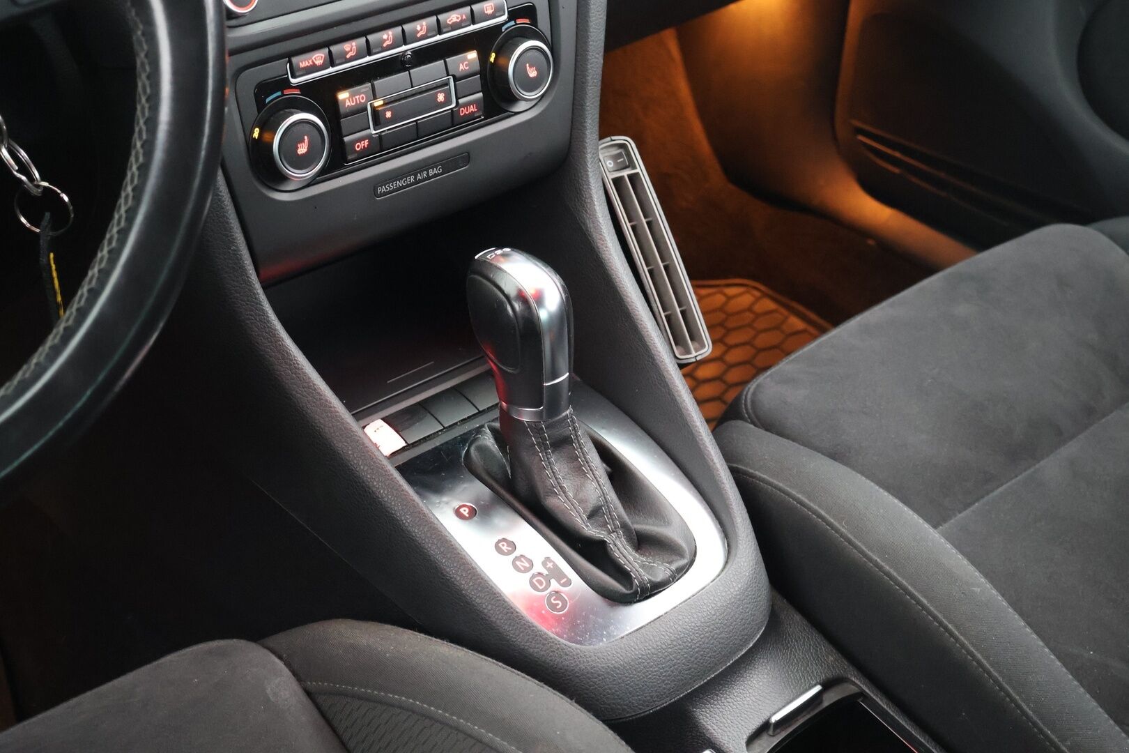 Volkswagen Golf 2012 Highline 1,4 TSI 118 kW, DSG-autom. / Vakkari / Suomi-Auto / Lohko + sis. pistoke / Bluetooth / - Myydään Huutokaupat.com:ssa!
