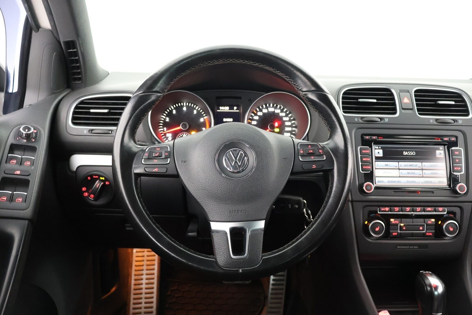 Volkswagen Golf 2012 Highline 1,4 TSI 118 kW, DSG-autom. / Vakkari / Suomi-Auto / Lohko + sis. pistoke / Bluetooth / - Myydään Huutokaupat.com:ssa!