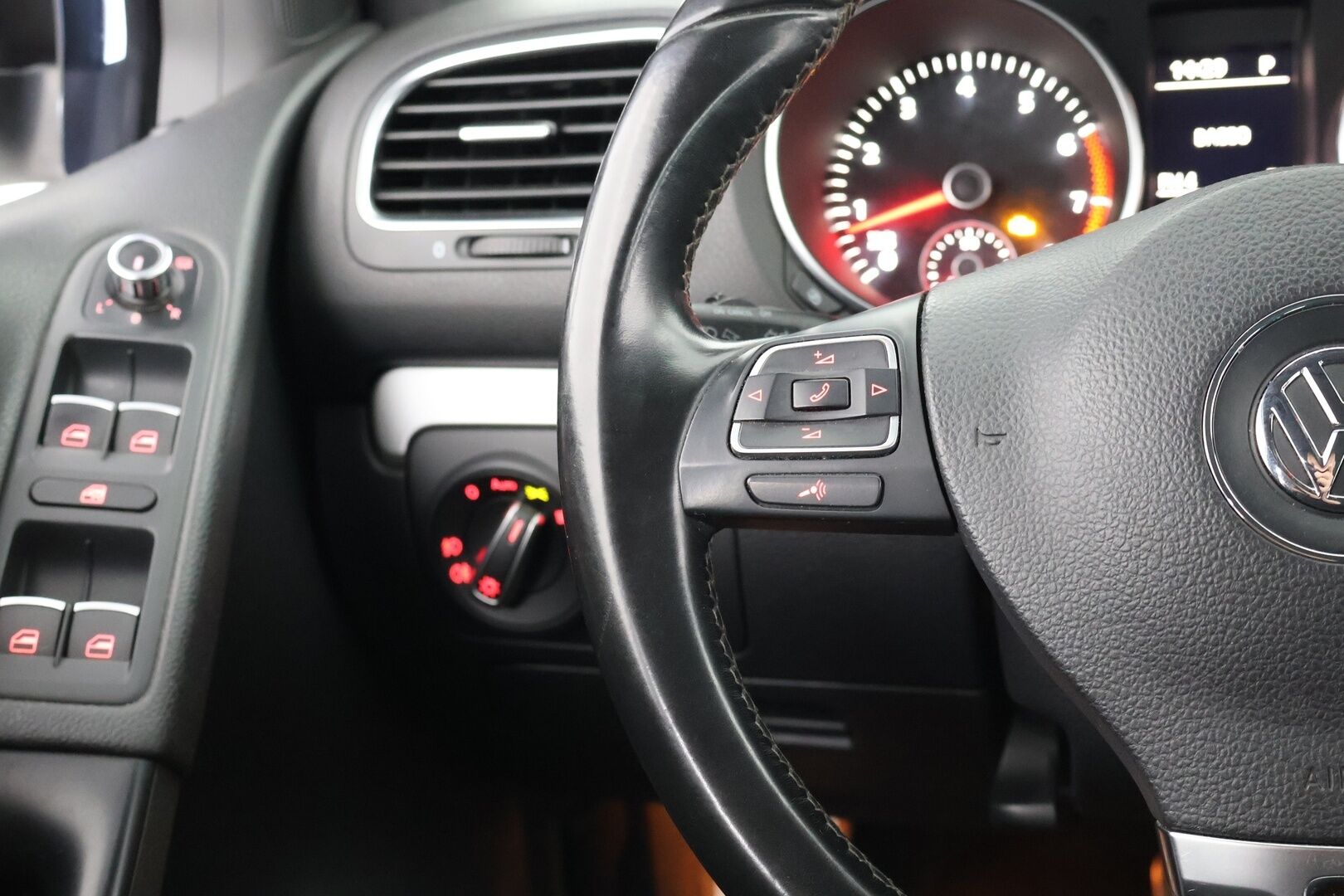Volkswagen Golf 2012 Highline 1,4 TSI 118 kW, DSG-autom. / Vakkari / Suomi-Auto / Lohko + sis. pistoke / Bluetooth / - Myydään Huutokaupat.com:ssa!