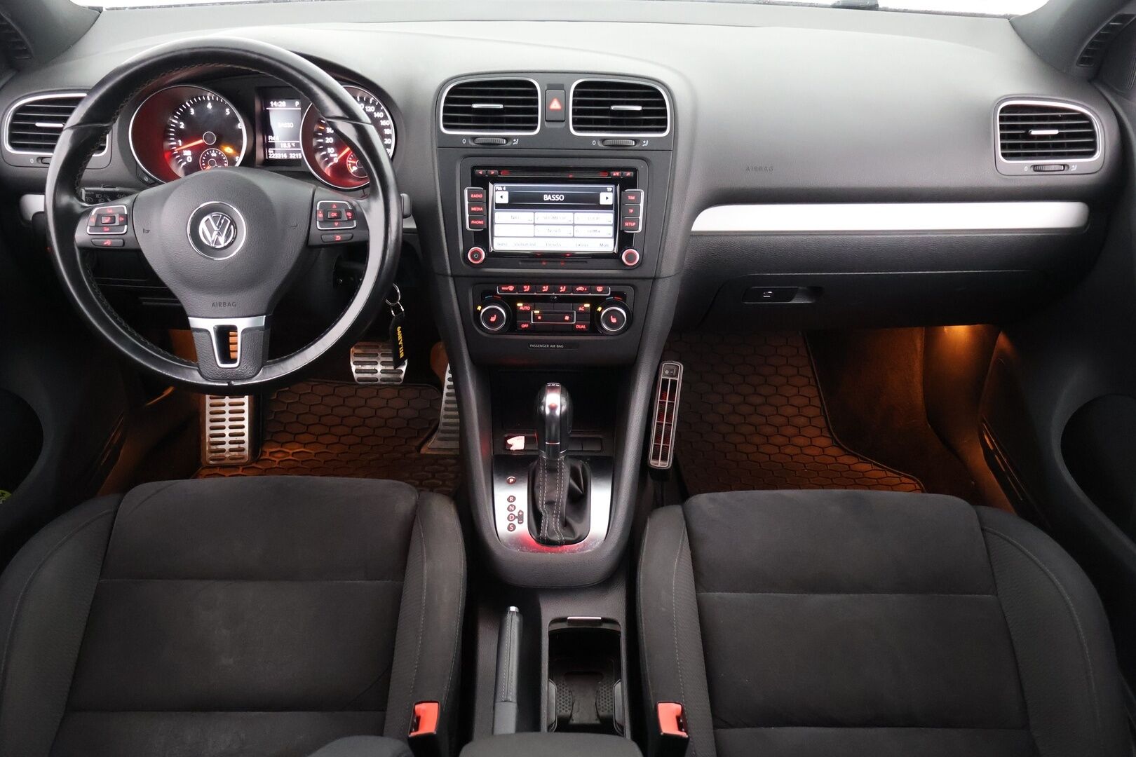 Volkswagen Golf 2012 Highline 1,4 TSI 118 kW, DSG-autom. / Vakkari / Suomi-Auto / Lohko + sis. pistoke / Bluetooth / - Myydään Huutokaupat.com:ssa!