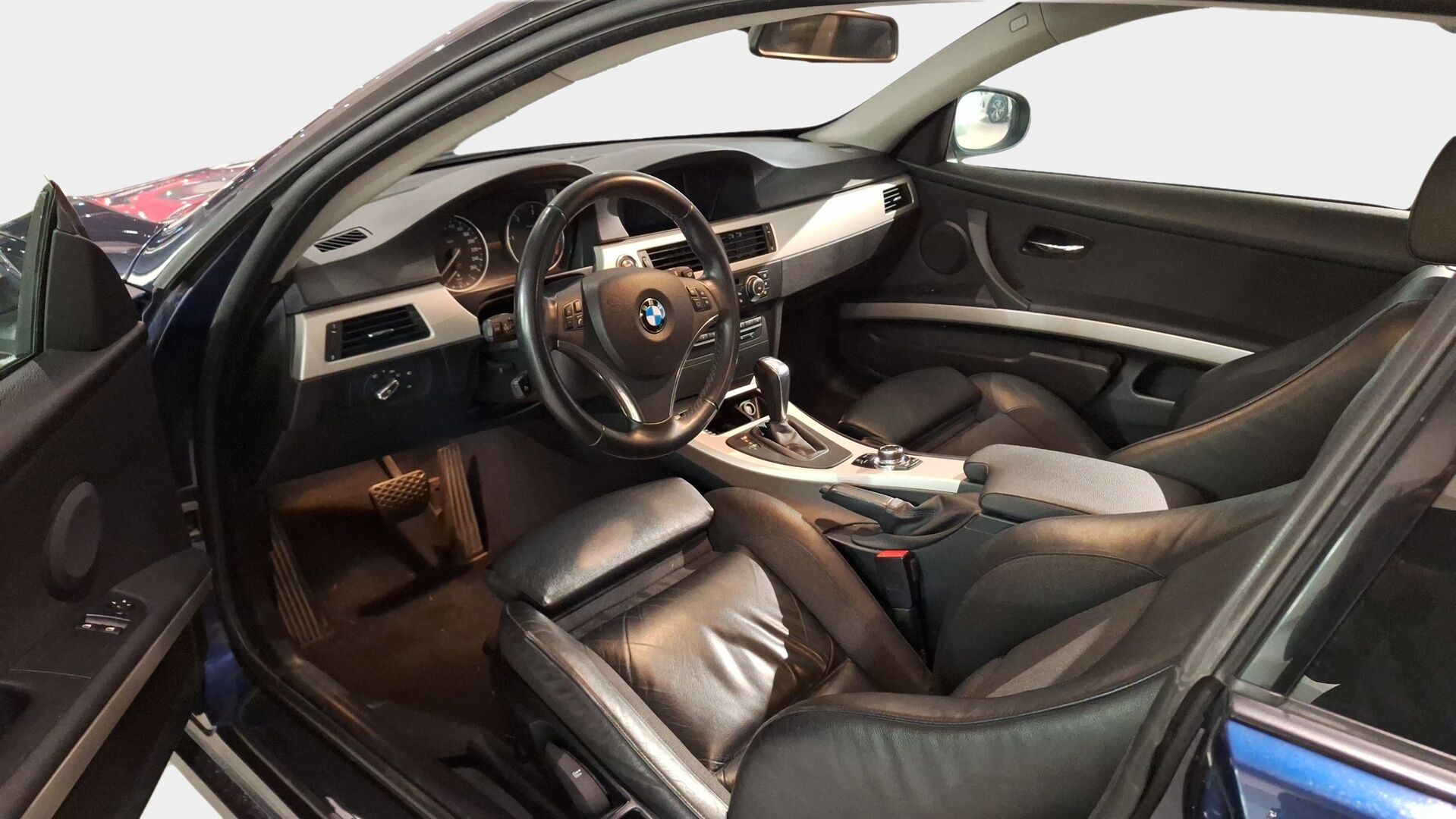 BMW 320 2012 TwinPower Turbo A E92 Coupé **Vakkari / Navi / Hifit / Sporttipenkit / Tutka / Suomiauto** - Facelift / Kahdet renkaat / Juuri katsastettu!