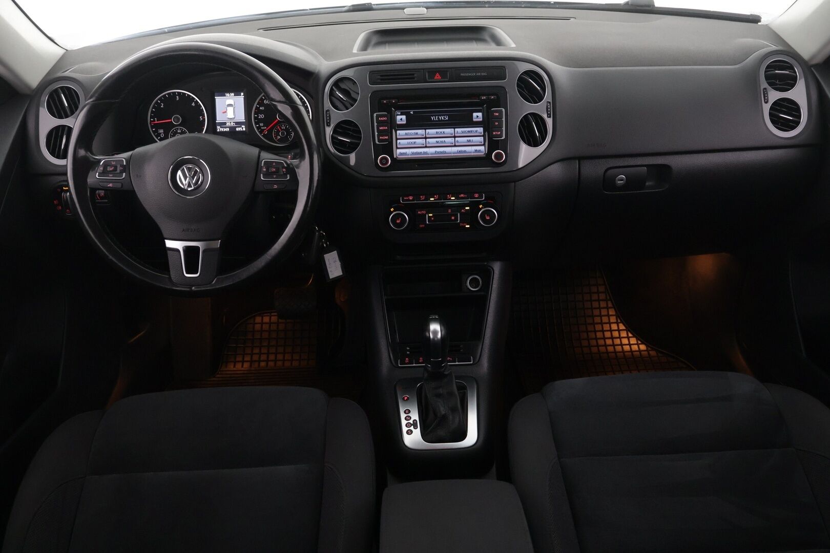 Volkswagen Tiguan 2012 Sport & Style 2,0 TDI 103 kW (140 hv) BlueMotion Technology 4MOTION DSG-aut - | Vakkari | Alcantra sisusta | 2-aluvanteet | Hyvänä pidetty |