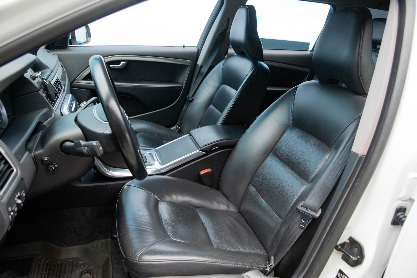 Volvo V70 2012 D2 Summum Aut - | Suomi-auto | Webasto | Koukku | Nahat muistilla | Lisäpitkä | Navigointi | P-tutkat | 2 x Hyvät Renkaat | Jakopää tehty 333tkm |