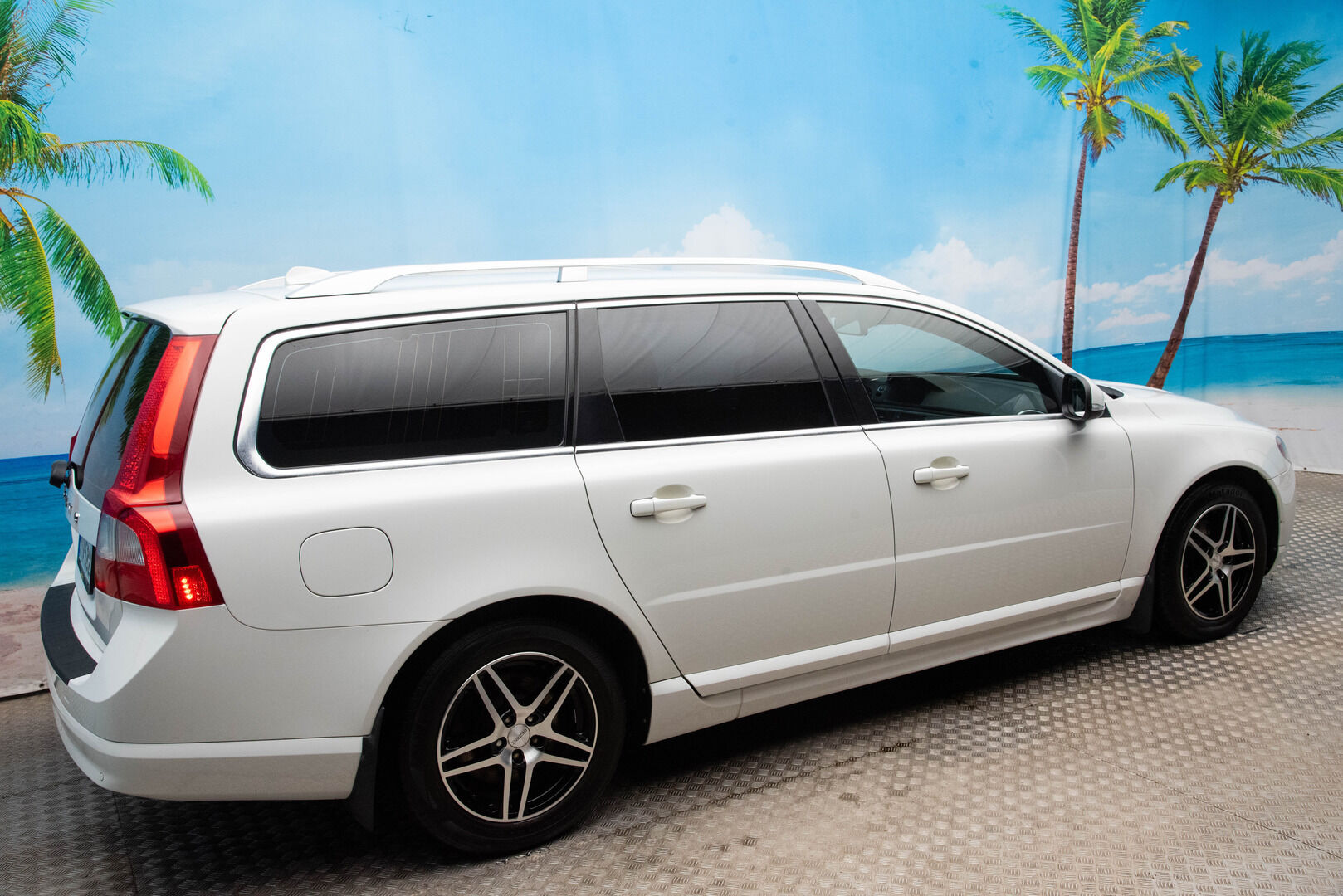 Volvo V70 2012 D2 Summum Aut - | Suomi-auto | Webasto | Koukku | Nahat muistilla | Lisäpitkä | Navigointi | P-tutkat | 2 x Hyvät Renkaat | Jakopää tehty 333tkm |