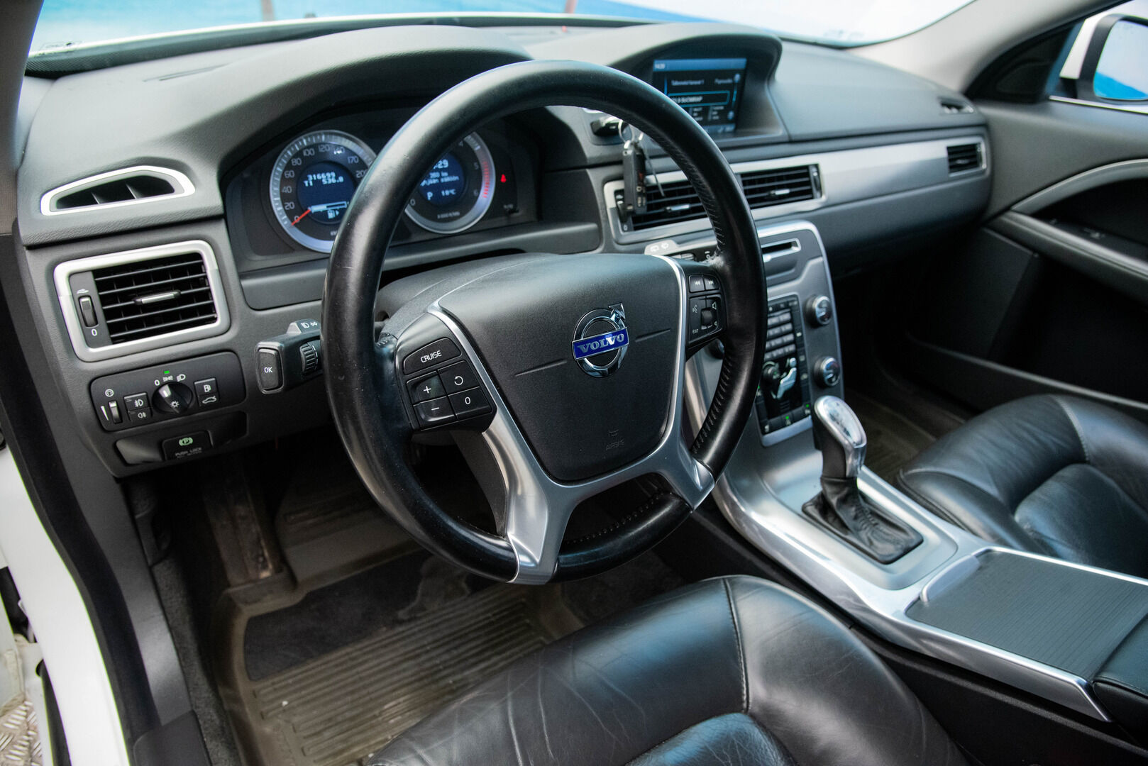 Volvo V70 2012 D2 Summum Aut - | Suomi-auto | Webasto | Koukku | Nahat muistilla | Lisäpitkä | Navigointi | P-tutkat | 2 x Hyvät Renkaat | Jakopää tehty 333tkm |