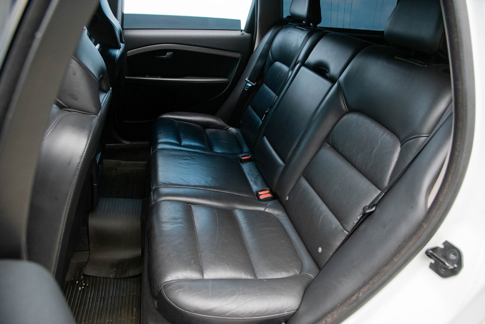 Volvo V70 2012 D2 Summum Aut - | Suomi-auto | Webasto | Koukku | Nahat muistilla | Lisäpitkä | Navigointi | P-tutkat | 2 x Hyvät Renkaat | Jakopää tehty 333tkm |