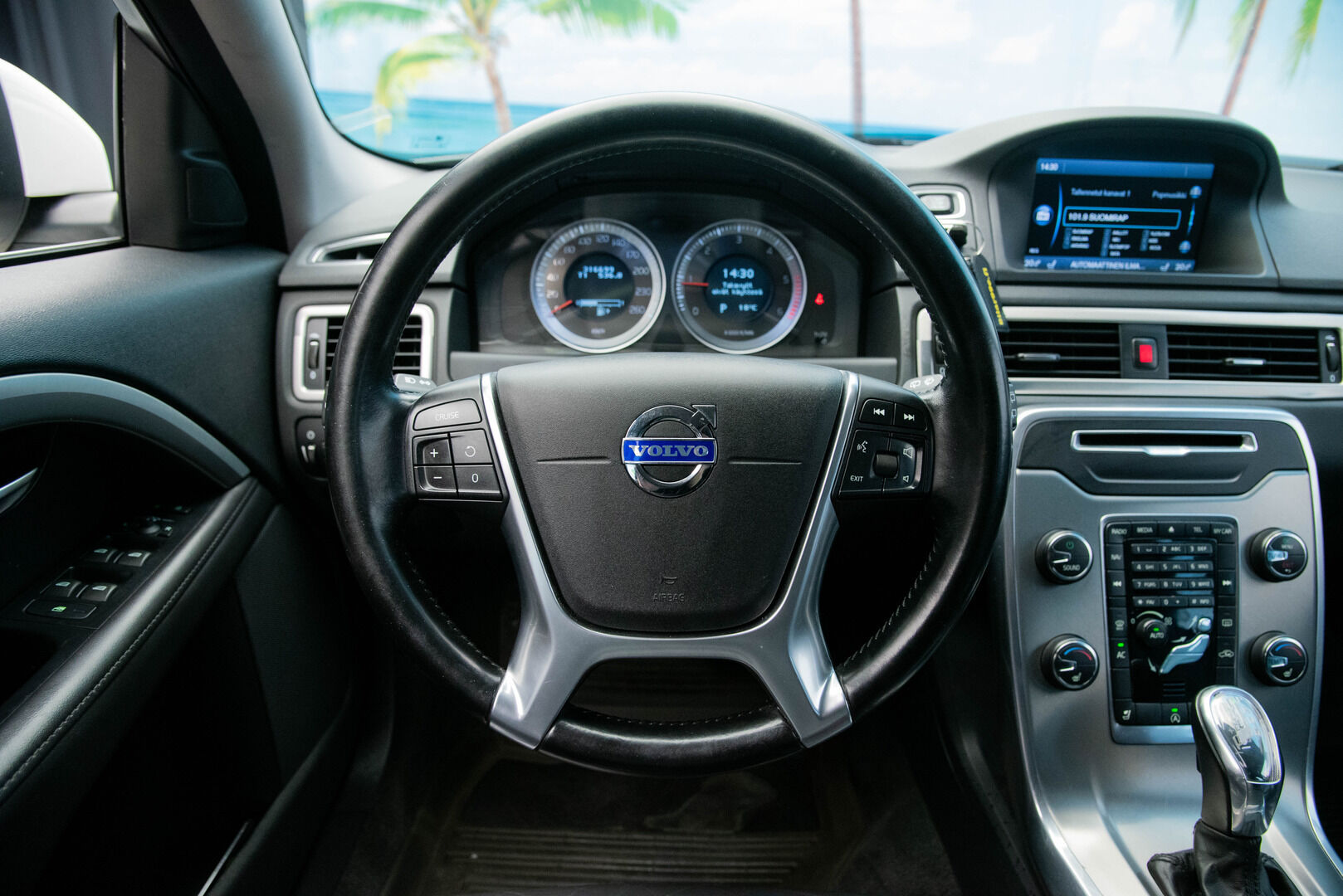 Volvo V70 2012 D2 Summum Aut - | Suomi-auto | Webasto | Koukku | Nahat muistilla | Lisäpitkä | Navigointi | P-tutkat | 2 x Hyvät Renkaat | Jakopää tehty 333tkm |