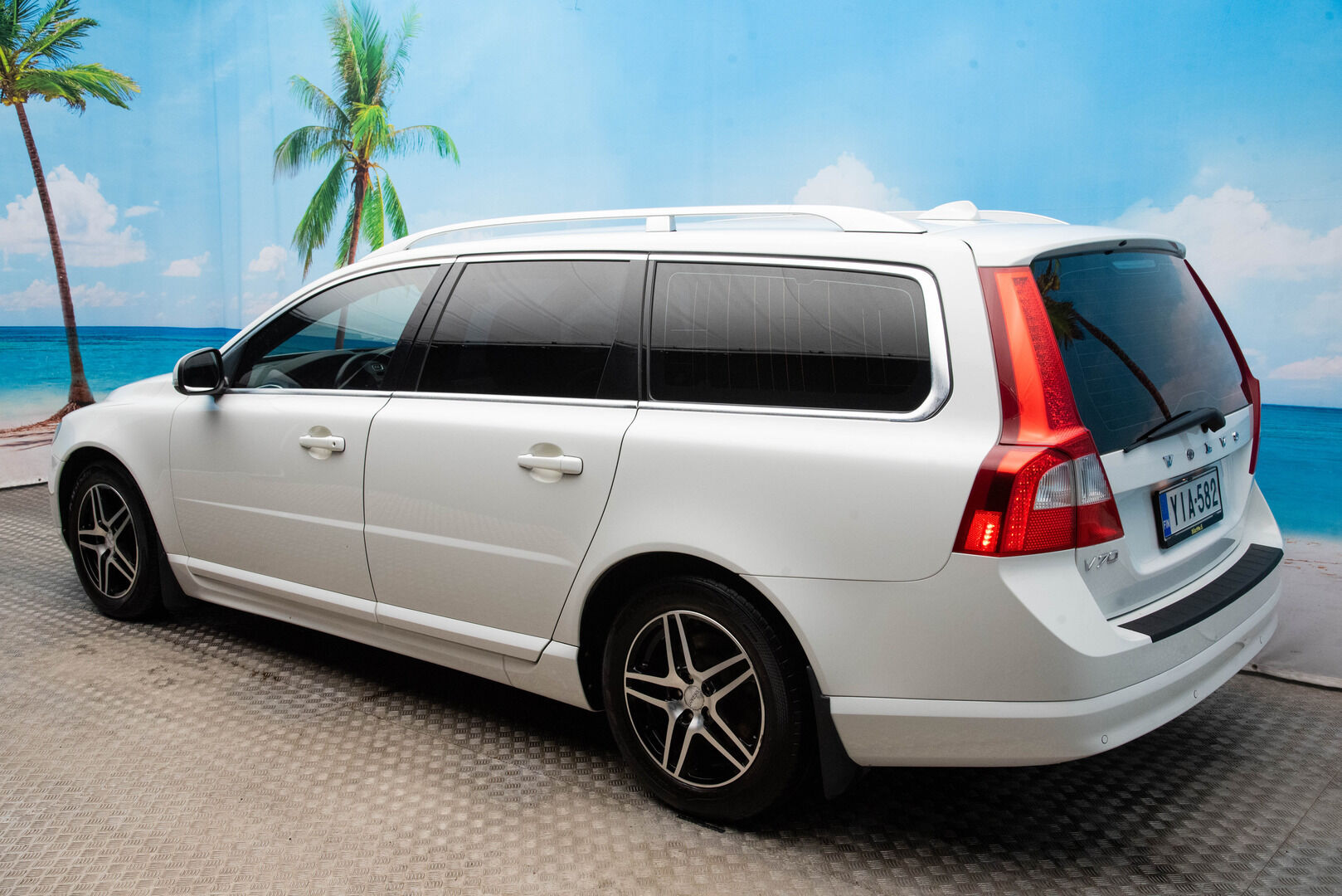 Volvo V70 2012 D2 Summum Aut - | Suomi-auto | Webasto | Koukku | Nahat muistilla | Lisäpitkä | Navigointi | P-tutkat | 2 x Hyvät Renkaat | Jakopää tehty 333tkm |
