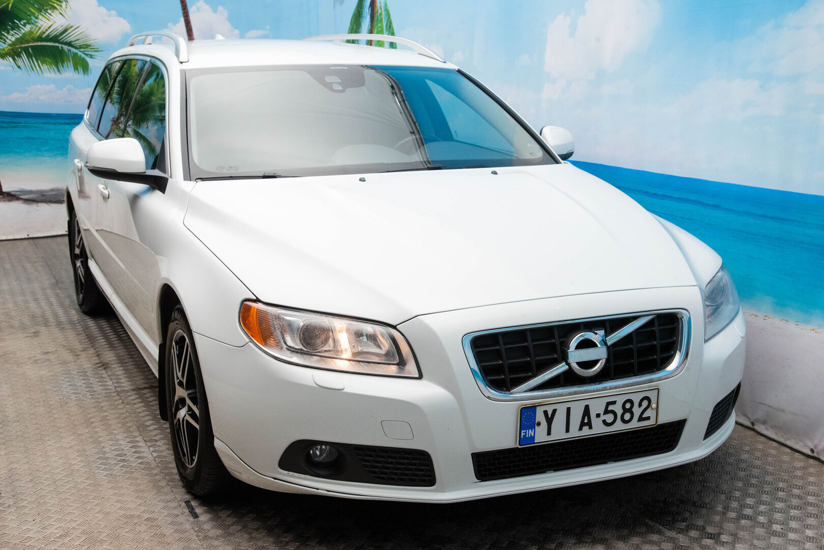 Volvo V70 2012 D2 Summum Aut - | Suomi-auto | Webasto | Koukku | Nahat muistilla | Lisäpitkä | Navigointi | P-tutkat | 2 x Hyvät Renkaat | Jakopää tehty 333tkm |