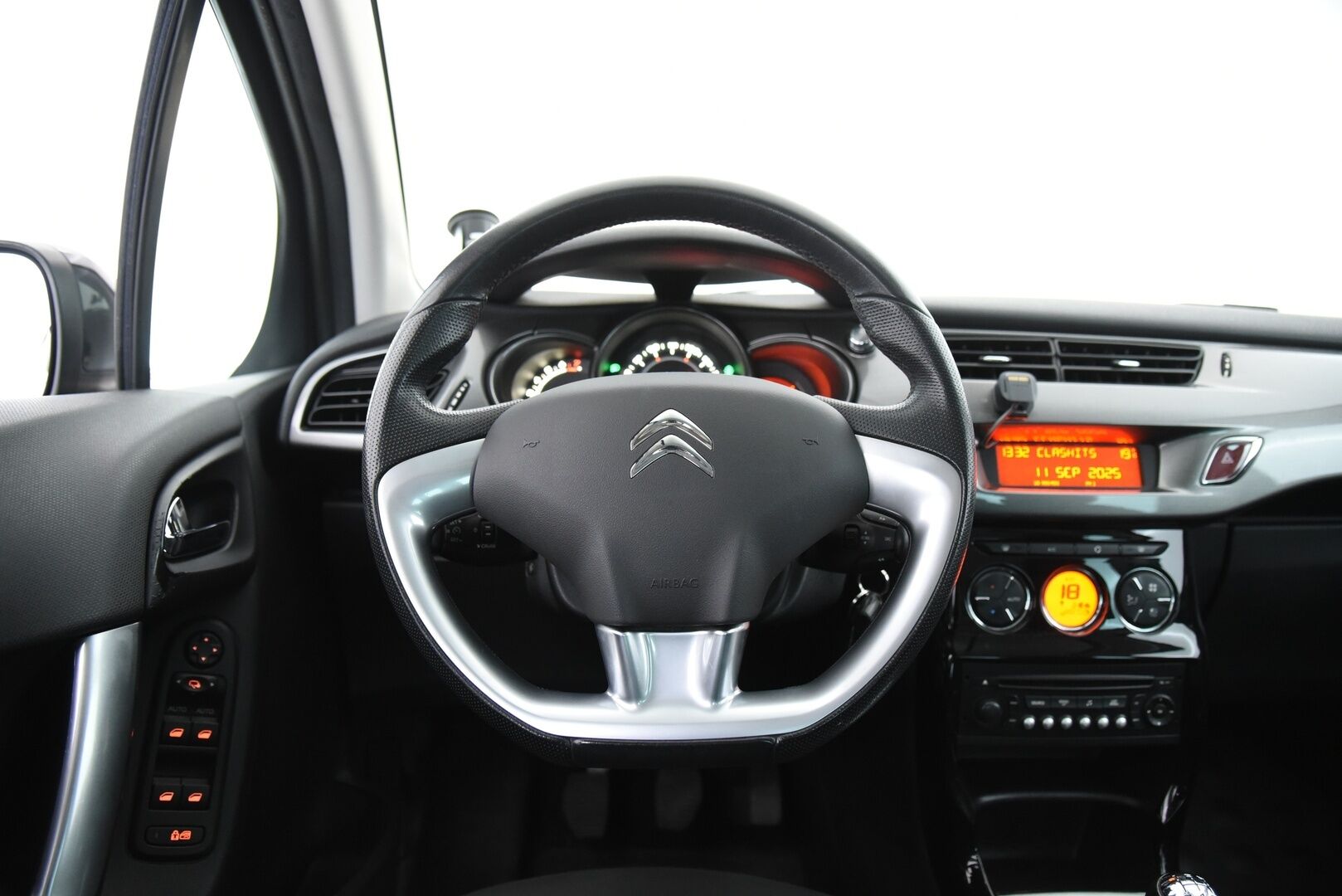Citroen C3 2012 VTi 95 Exclusive / YritysOutlet - Myydään Vain Yrityksille Suomi-Auto / Vakkari / Panorama / Lohkolämmitin / P-tutka / Autom-Ilmastointi - Fiksu valinta ! Runsaasti varusteltu !