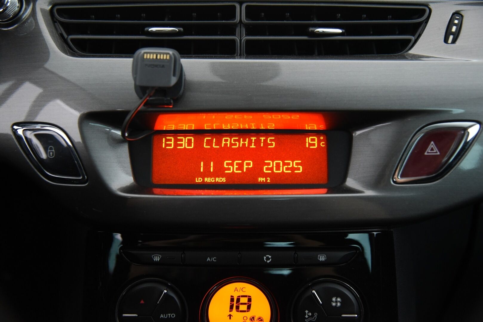 Citroen C3 2012 VTi 95 Exclusive / YritysOutlet - Myydään Vain Yrityksille Suomi-Auto / Vakkari / Panorama / Lohkolämmitin / P-tutka / Autom-Ilmastointi - Fiksu valinta ! Runsaasti varusteltu !