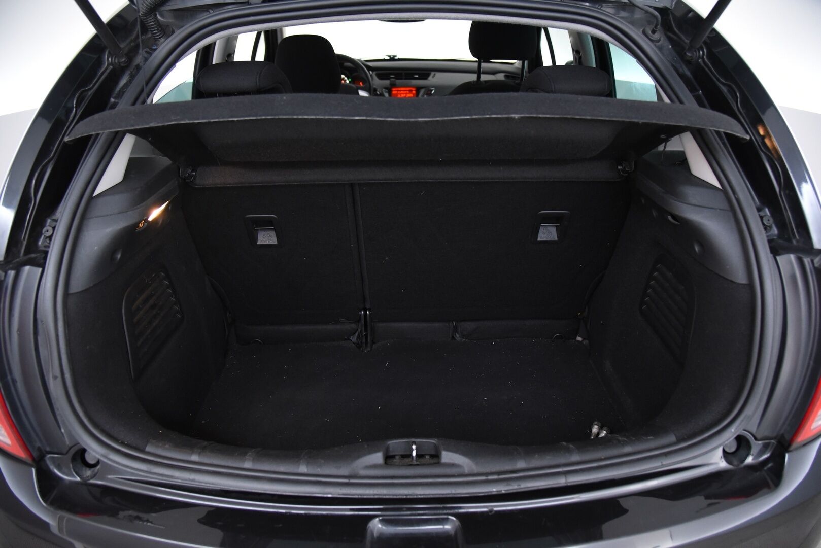 Citroen C3 2012 VTi 95 Exclusive / YritysOutlet - Myydään Vain Yrityksille Suomi-Auto / Vakkari / Panorama / Lohkolämmitin / P-tutka / Autom-Ilmastointi - Fiksu valinta ! Runsaasti varusteltu !