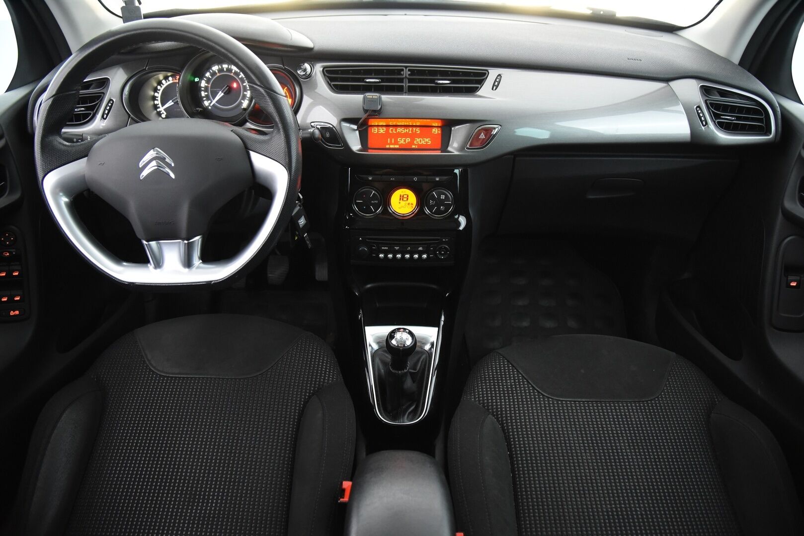 Citroen C3 2012 VTi 95 Exclusive / YritysOutlet - Myydään Vain Yrityksille Suomi-Auto / Vakkari / Panorama / Lohkolämmitin / P-tutka / Autom-Ilmastointi - Fiksu valinta ! Runsaasti varusteltu !