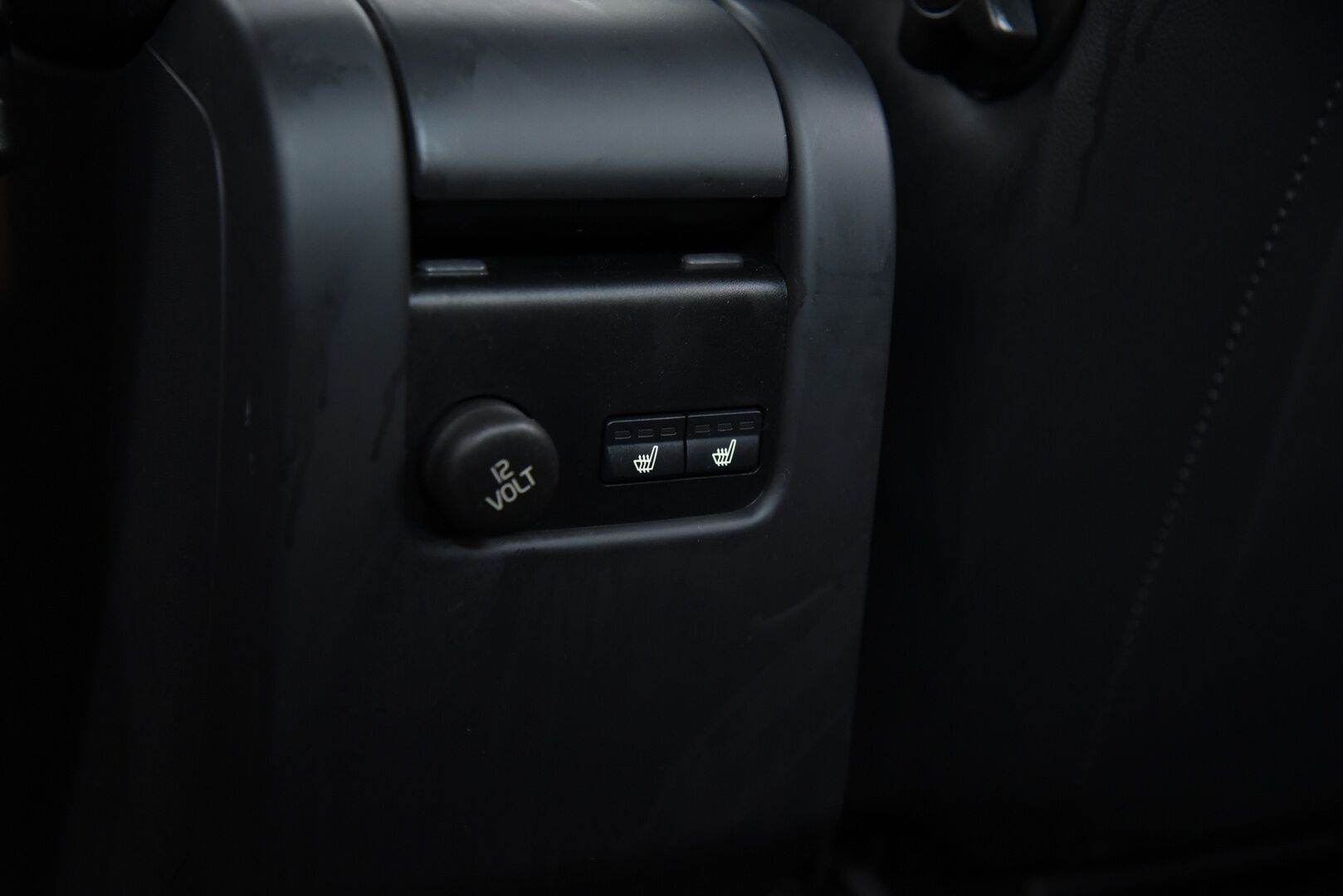 Volvo S60 2012 D5 Summum aut / Suomi-Auto / Vakkari / Webasto / Muistipenkki - 2-om Suomi-auto / P. tutka / Xenon