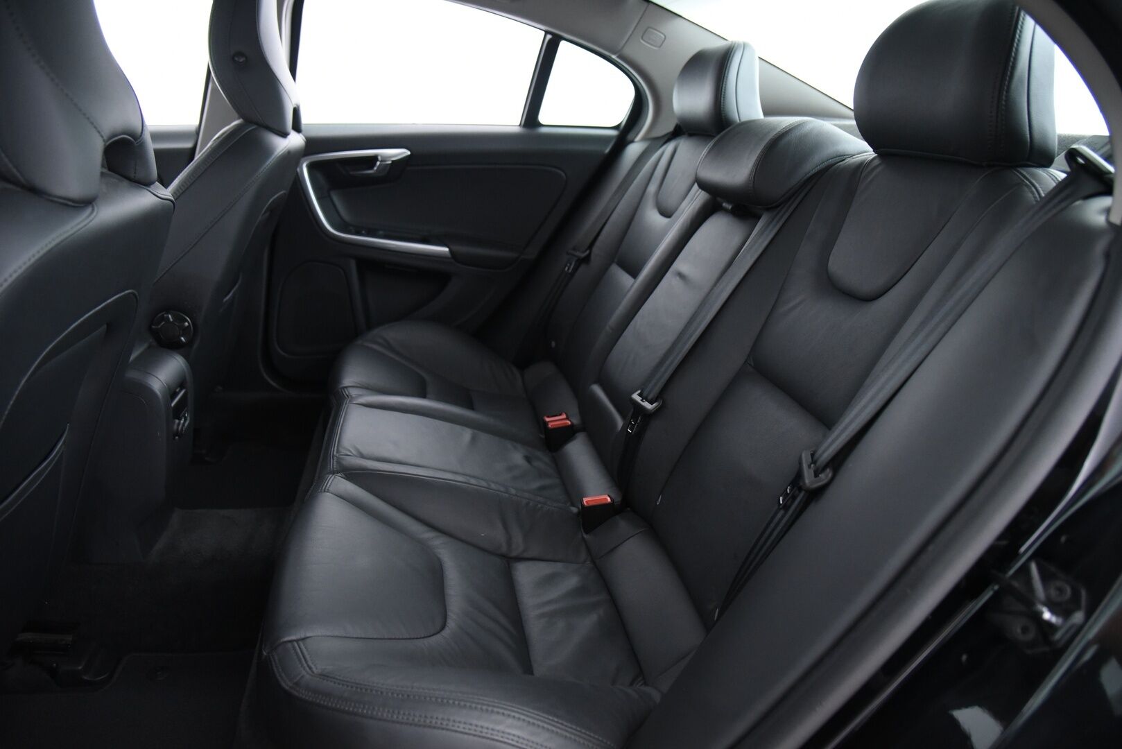 Volvo S60 2012 D5 Summum aut / Suomi-Auto / Vakkari / Webasto / Muistipenkki - 2-om Suomi-auto / P. tutka / Xenon